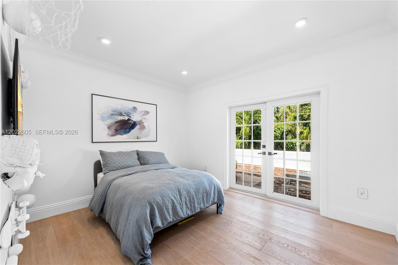 5236 Pine Tree Dr Miami Beach, FL 33140