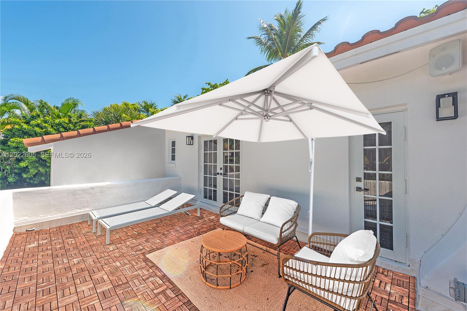 5236 Pine Tree Dr Miami Beach, FL 33140