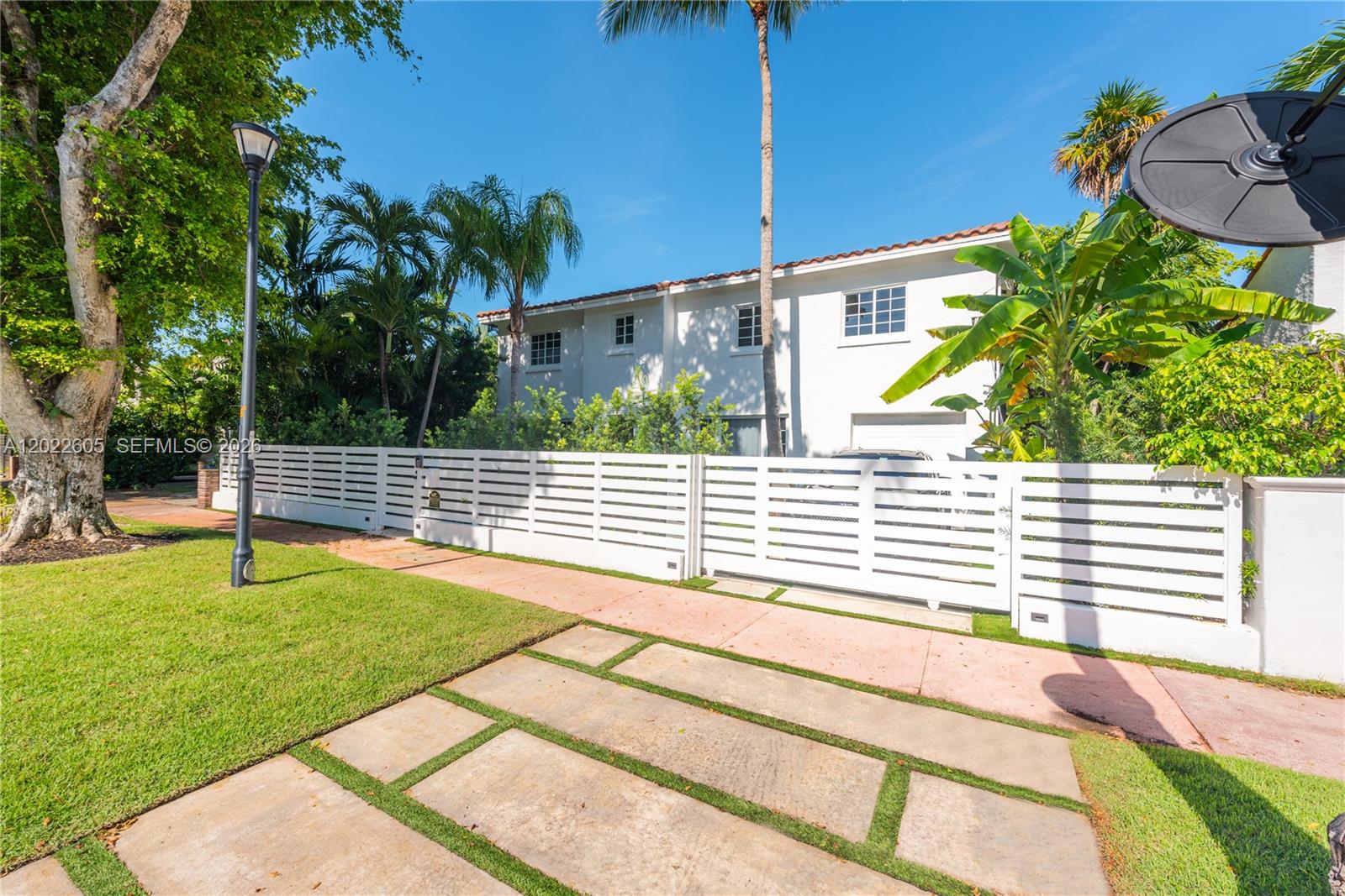 5236 Pine Tree Dr Miami Beach, FL 33140
