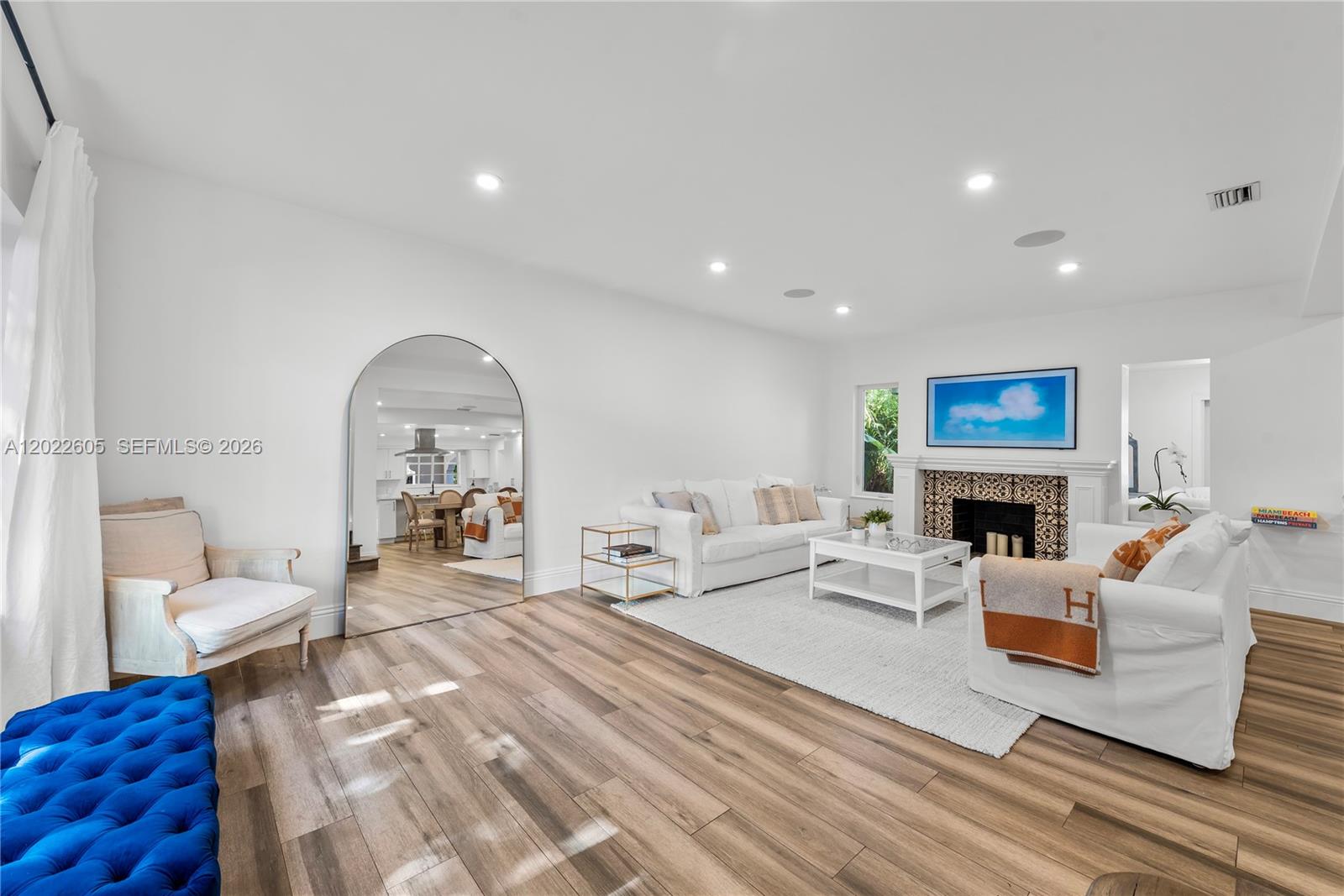 5236 Pine Tree Dr Miami Beach, FL 33140