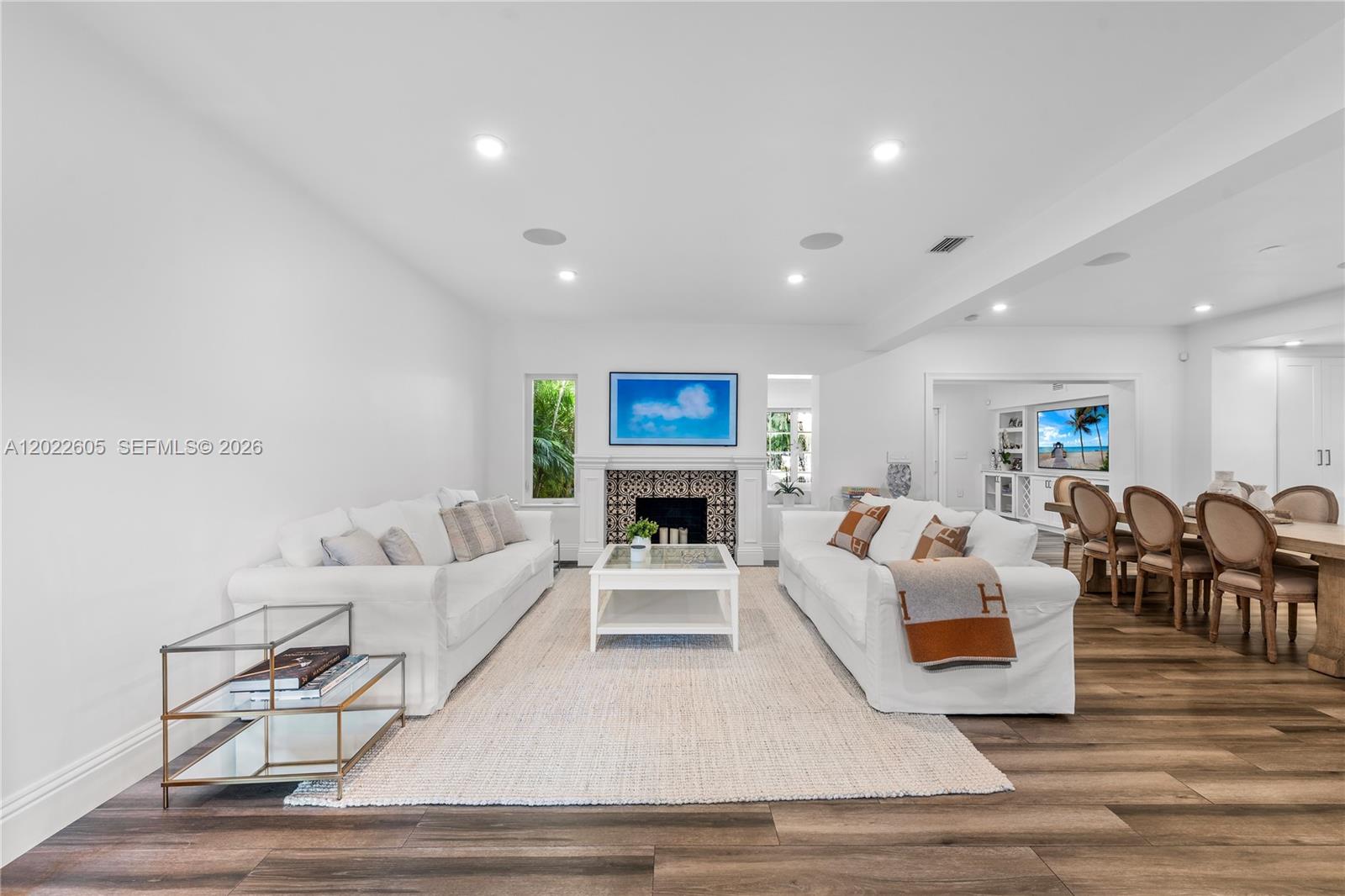 5236 Pine Tree Dr Miami Beach, FL 33140