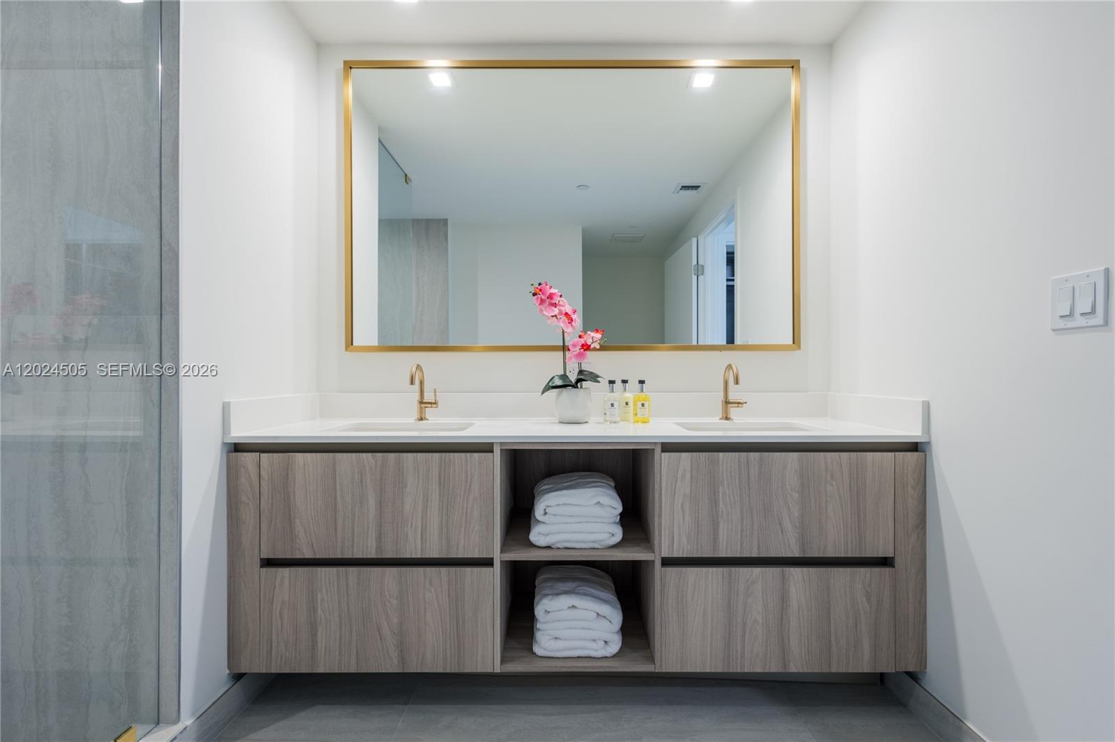 77 SE 5th St #2602 Miami, FL 33131