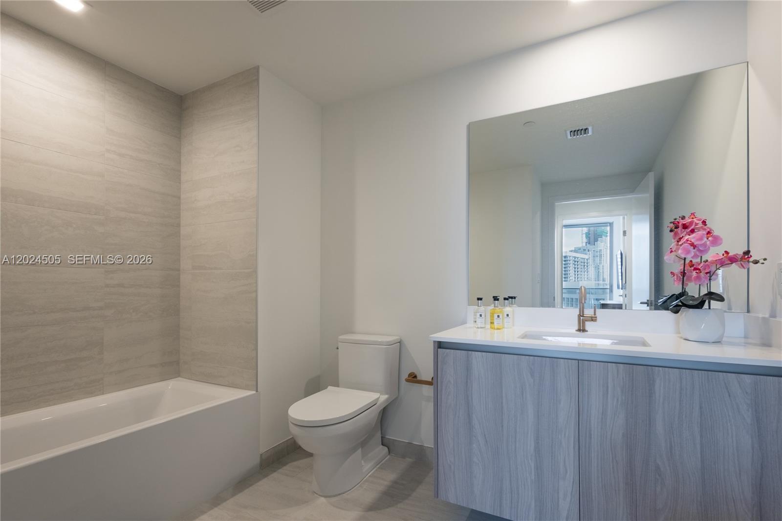 77 SE 5th St #2602 Miami, FL 33131