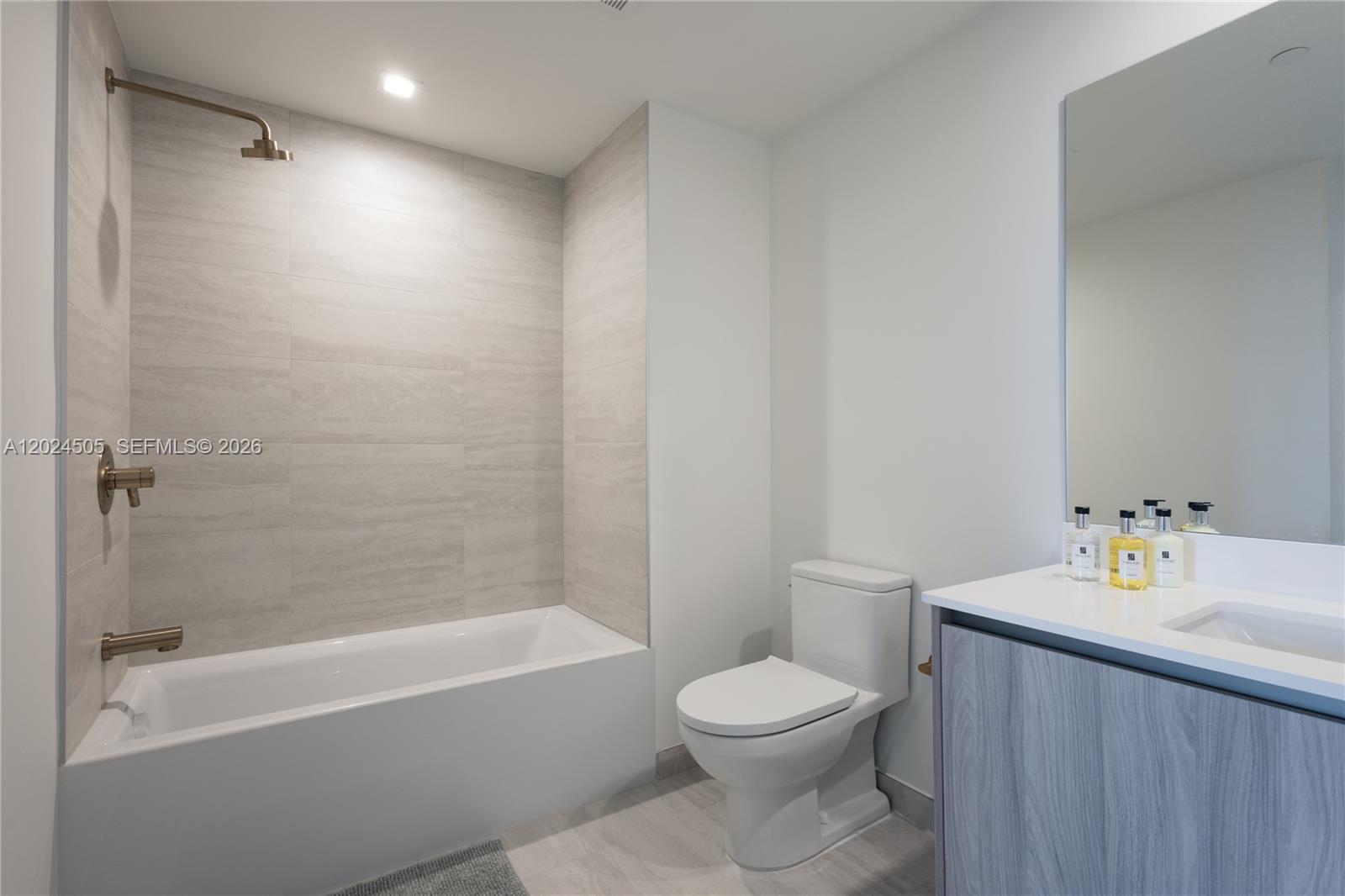 77 SE 5th St #2602 Miami, FL 33131