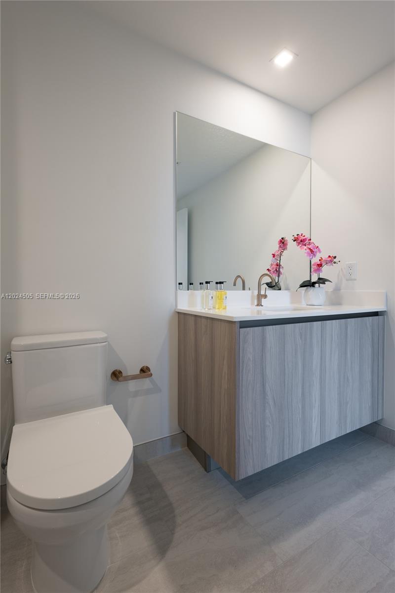 77 SE 5th St #2602 Miami, FL 33131