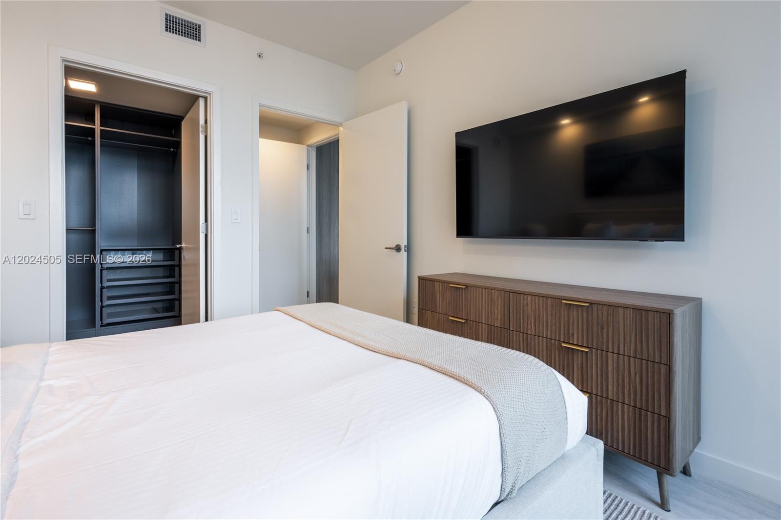77 SE 5th St #2602 Miami, FL 33131