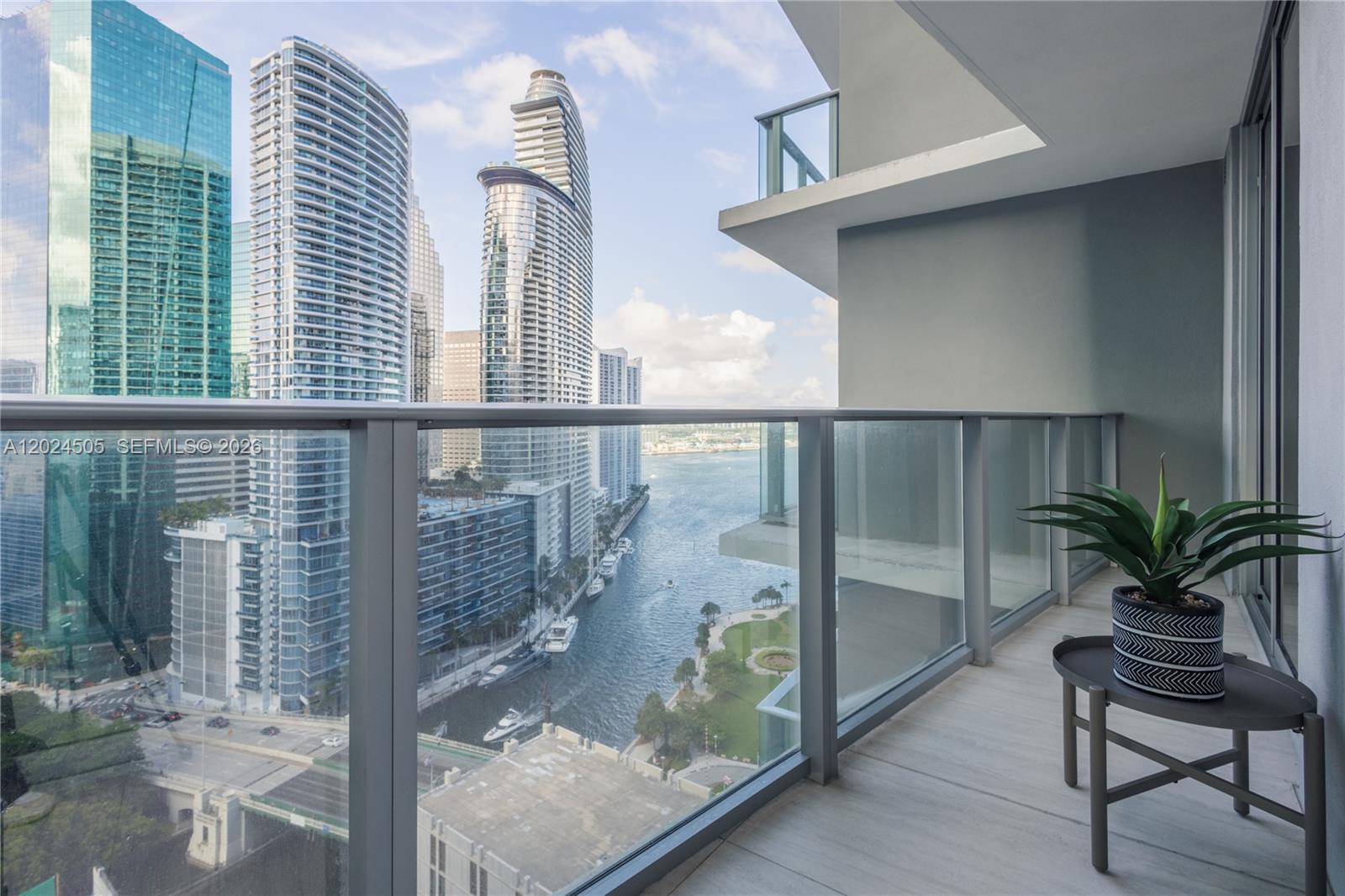 77 SE 5th St #2602 Miami, FL 33131