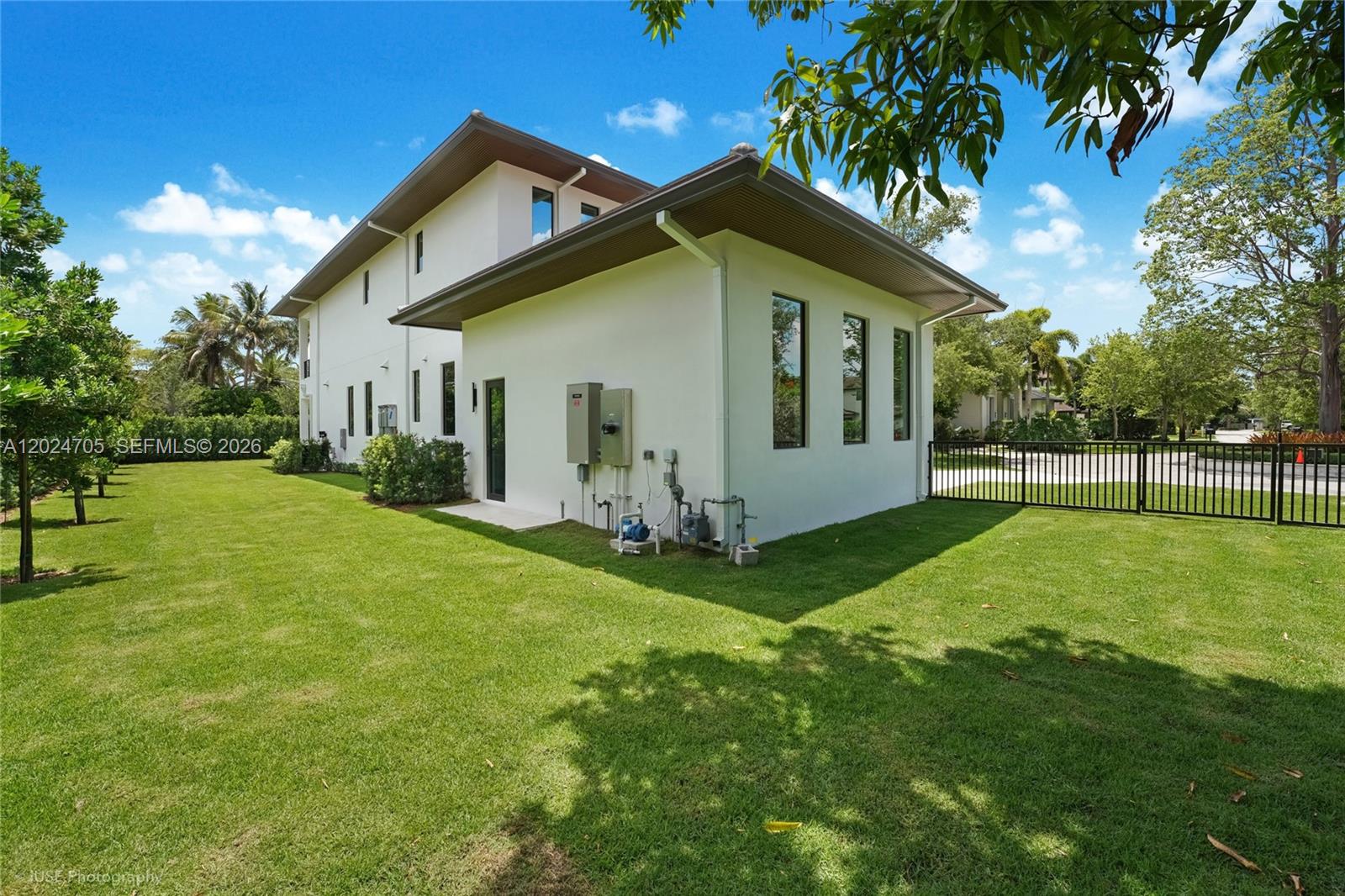 9405 SW 72nd Ct Pinecrest, FL 33156