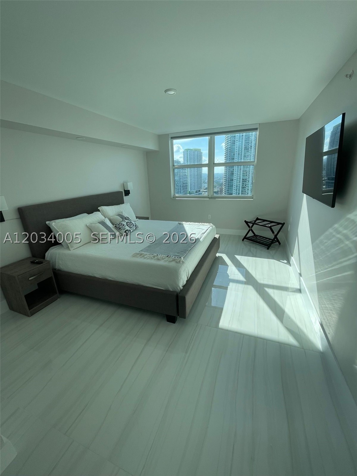 image Brickell on the River North9