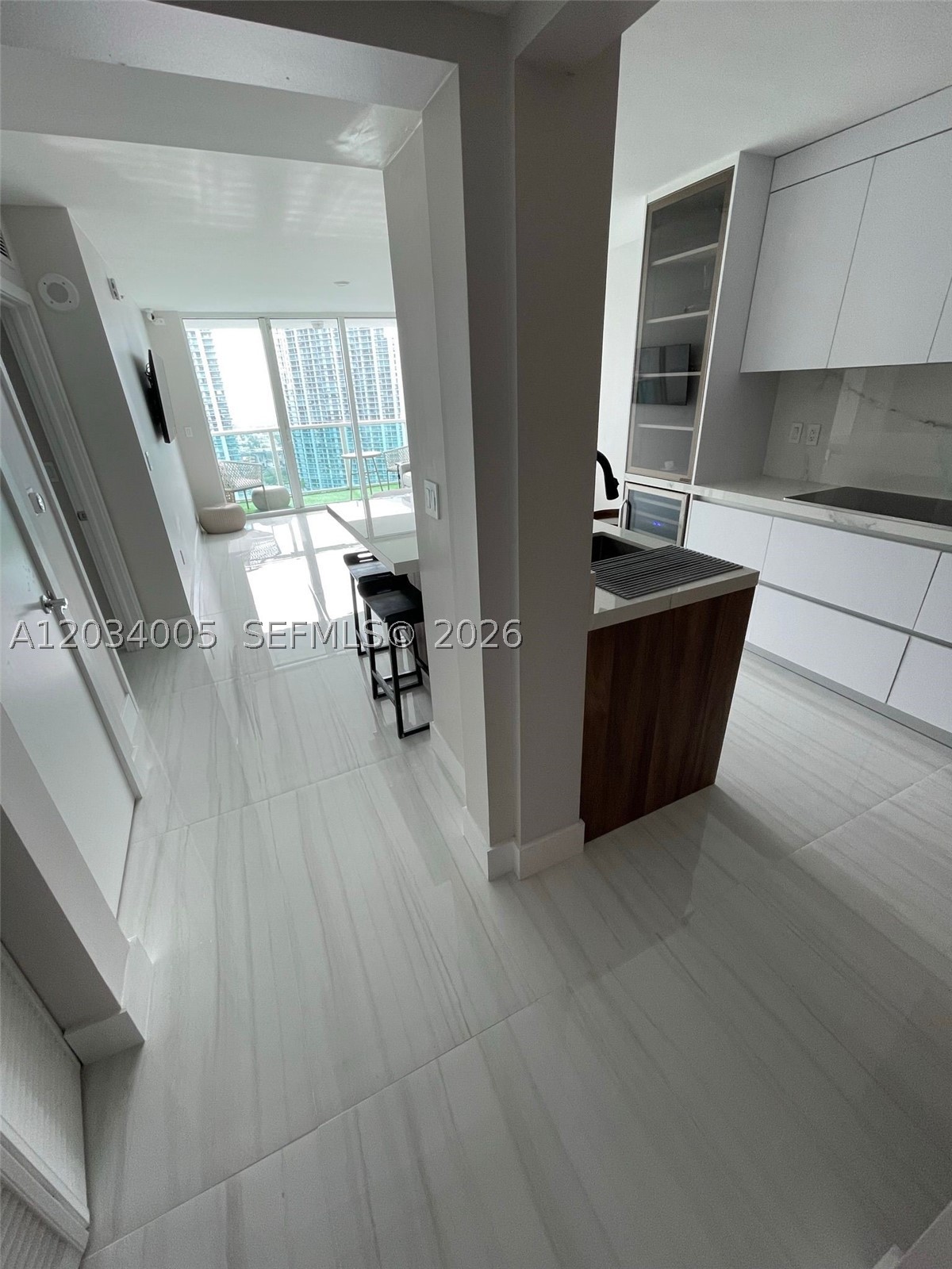 image Brickell on the River North2