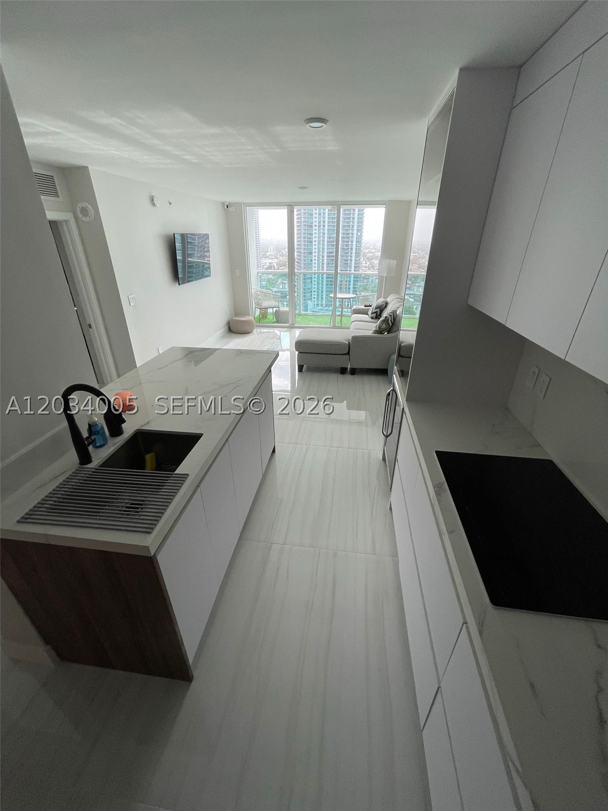 image Brickell on the River North7