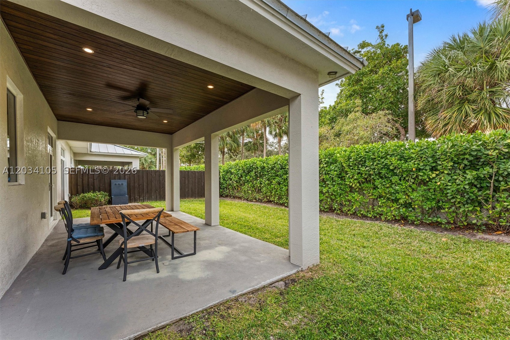 2431 NE 20th Ave Lighthouse Point, FL 33064