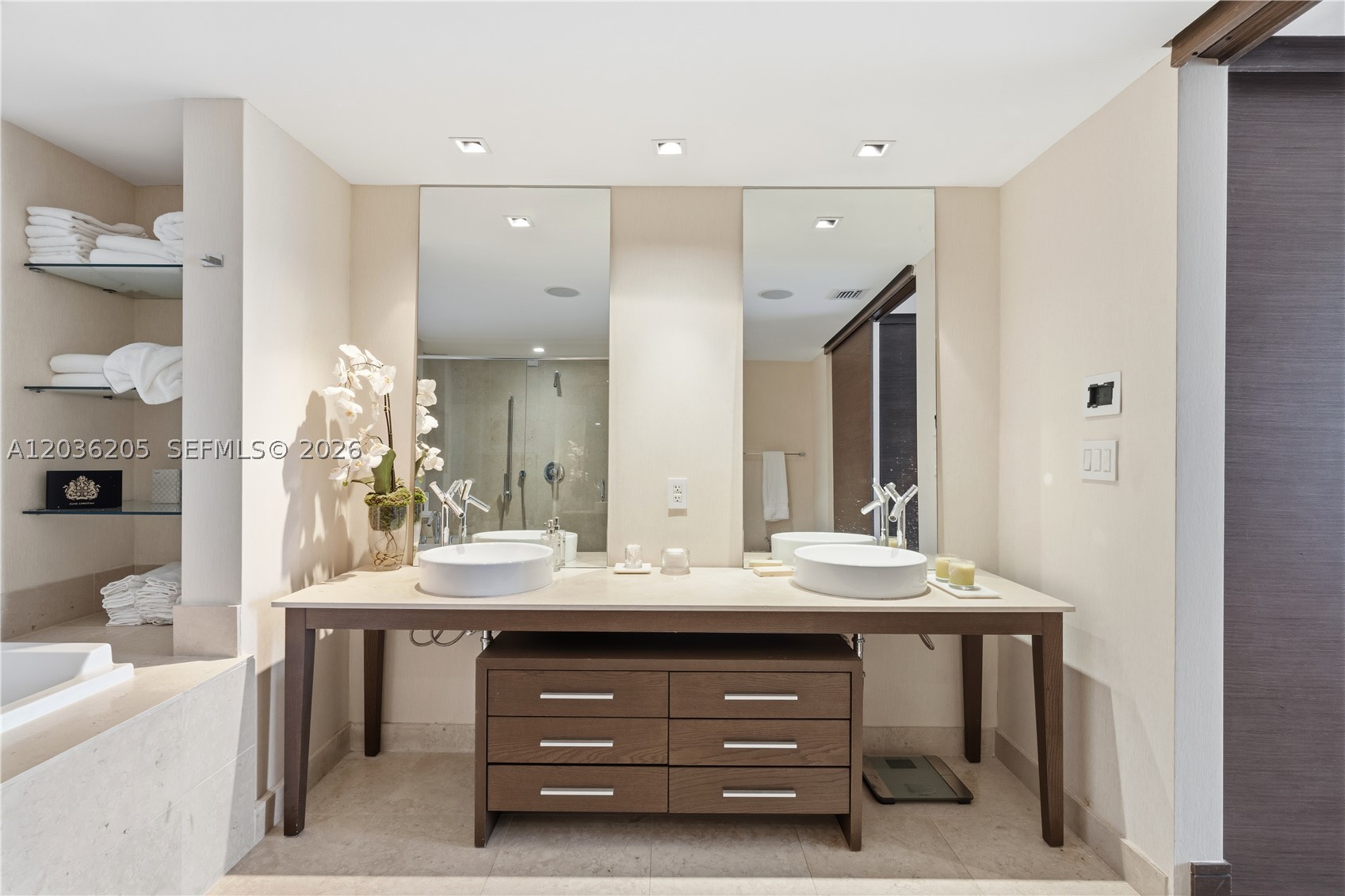 465 Brickell Ave #2101 Miami, FL 33131