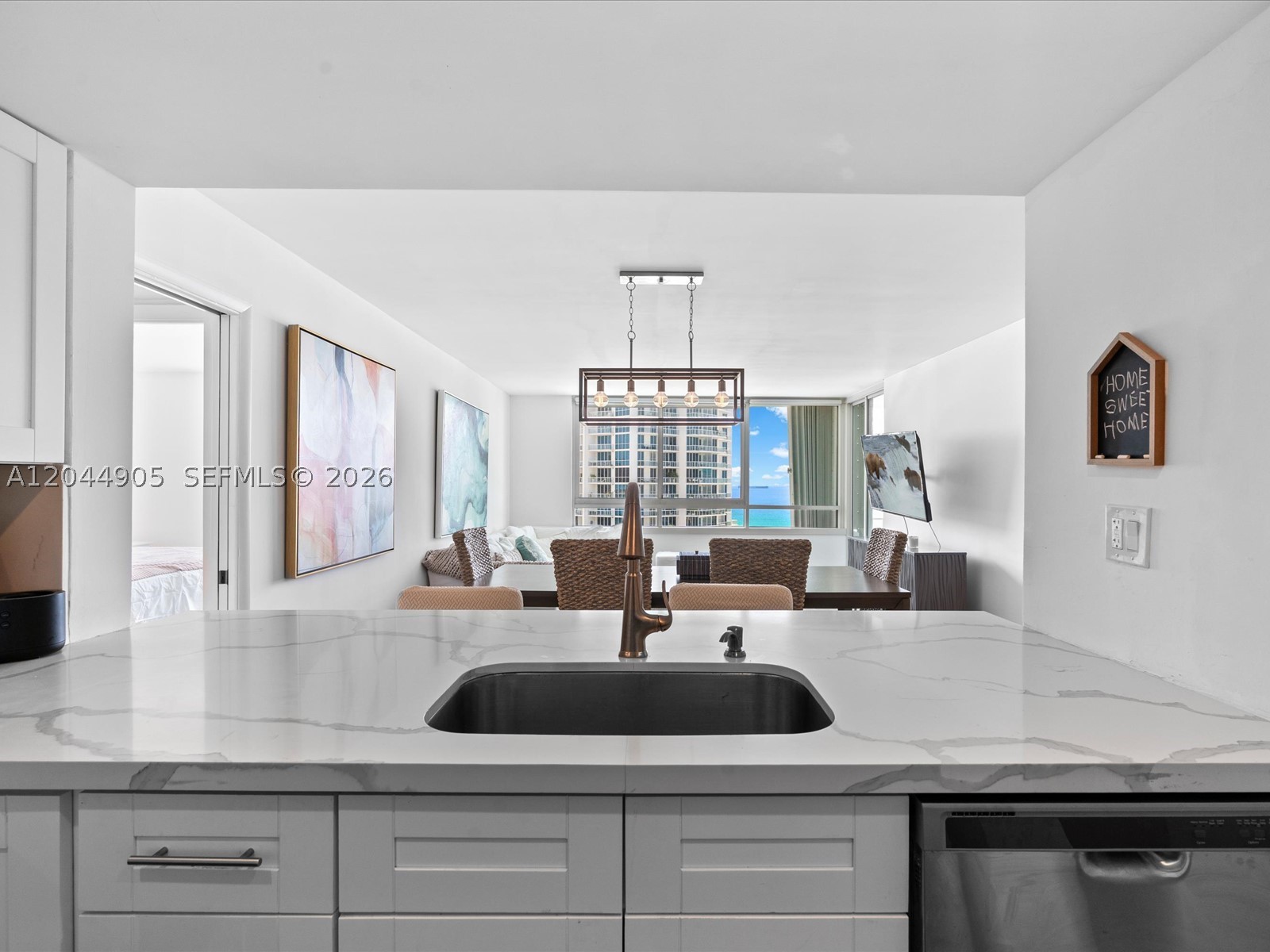 400 S Pointe Dr #1102 Miami Beach, FL 33139