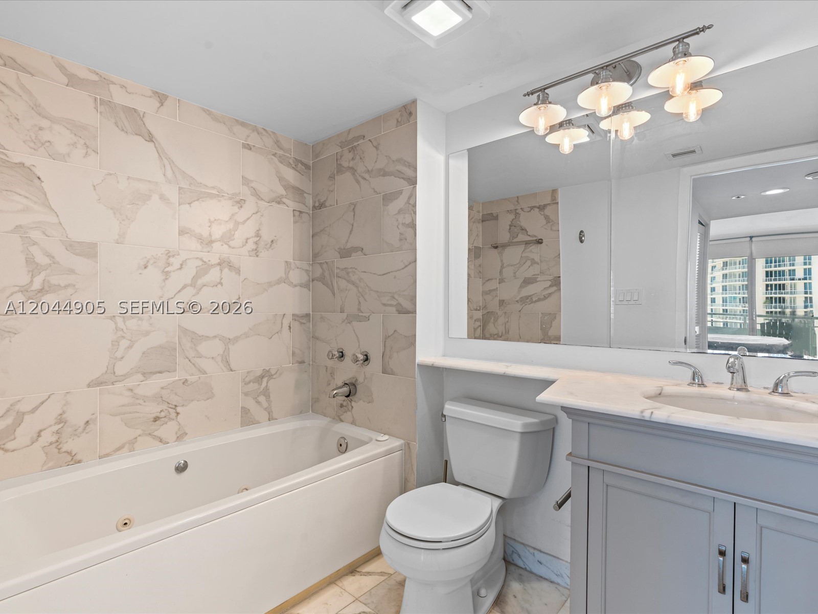 400 S Pointe Dr #1102 Miami Beach, FL 33139