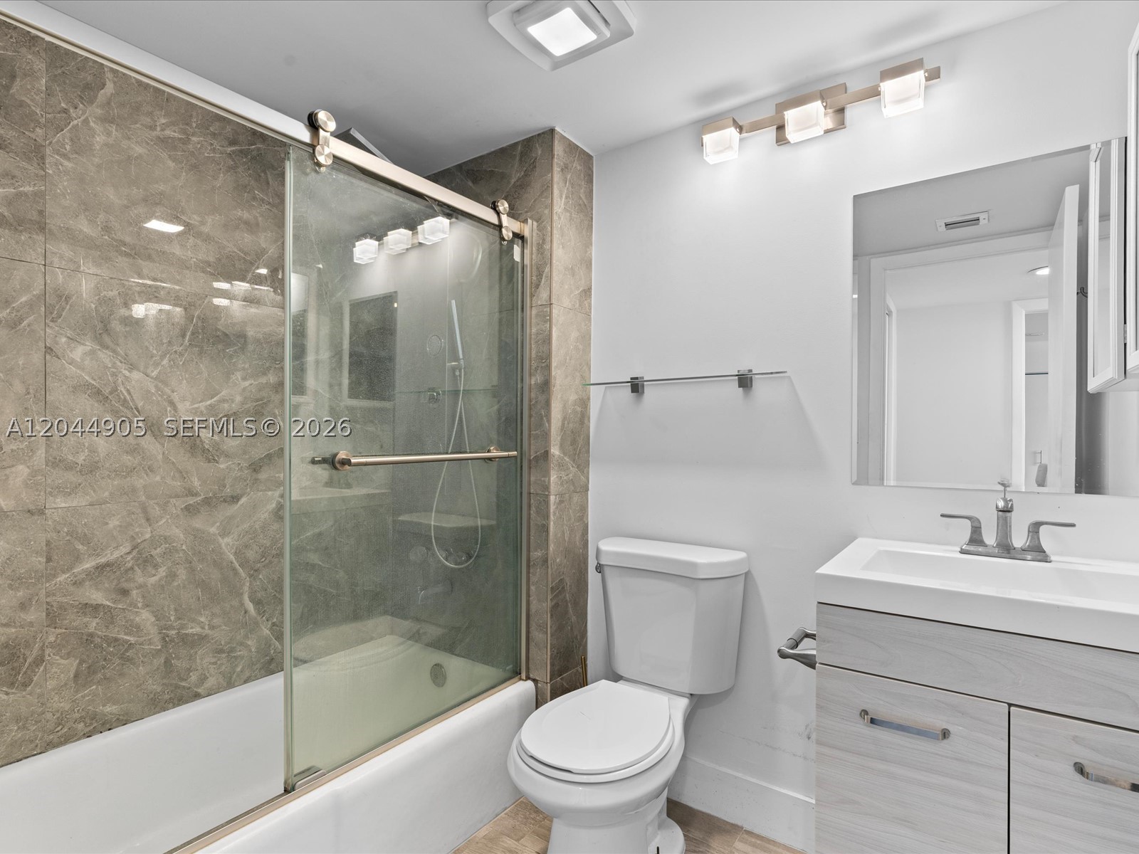 400 S Pointe Dr #1102 Miami Beach, FL 33139