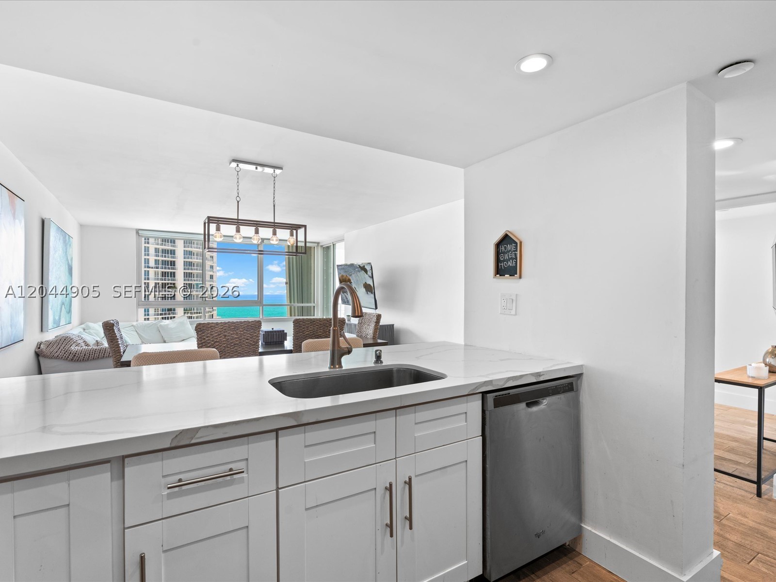 400 S Pointe Dr #1102 Miami Beach, FL 33139