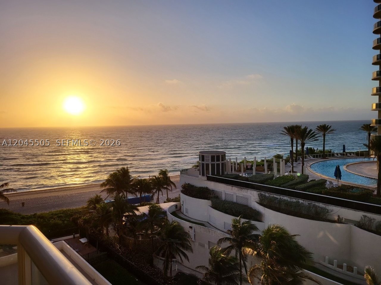 17275 Collins Ave #804