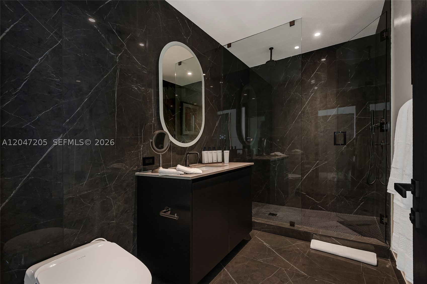 image E11EVEN Hotel & Residences10