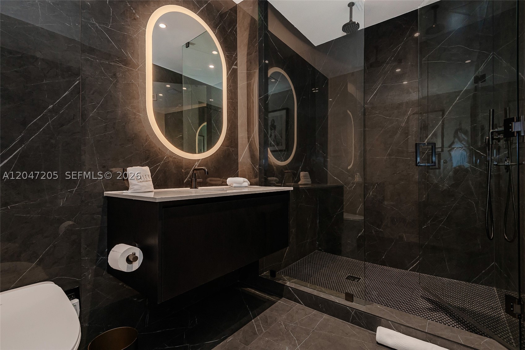 image E11EVEN Hotel & Residences11