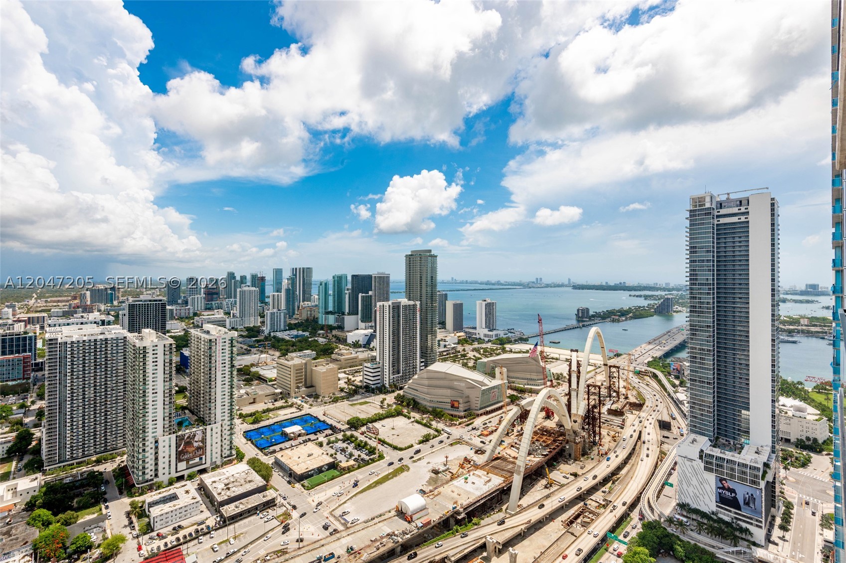 image E11EVEN Hotel & Residences12