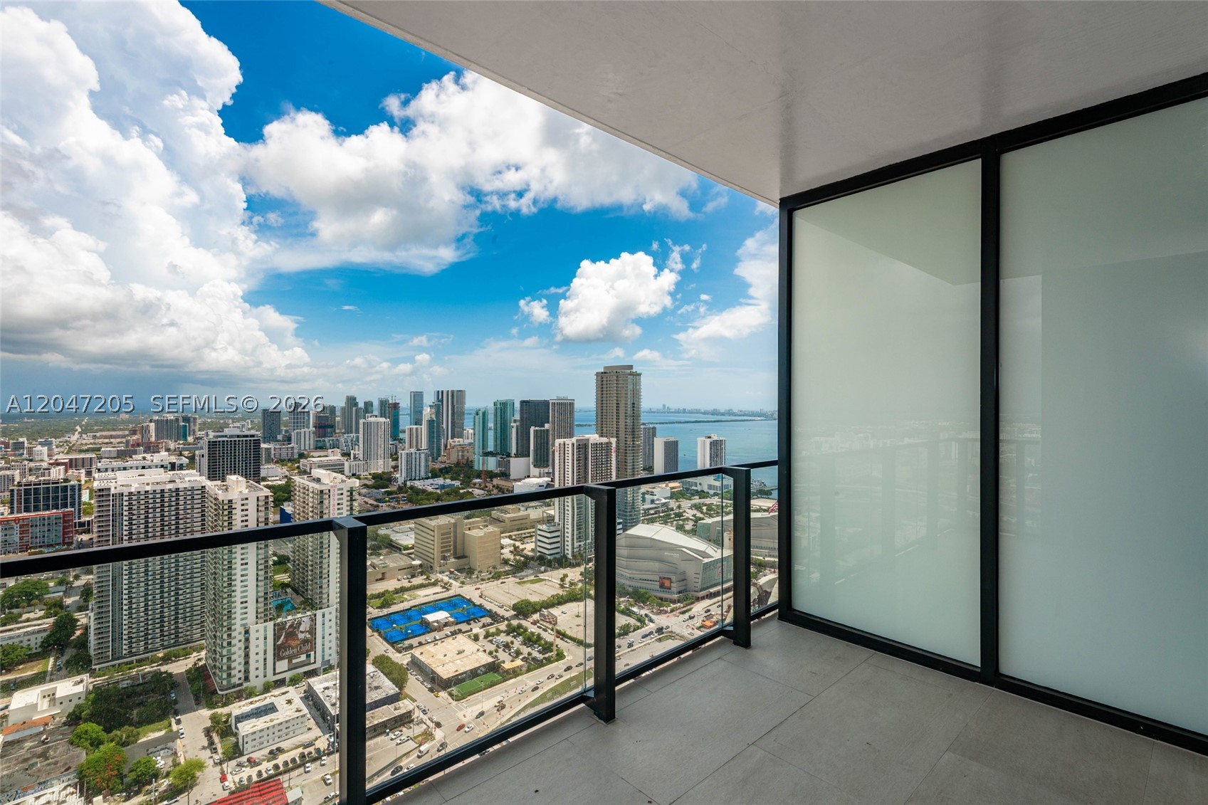 image E11EVEN Hotel & Residences13