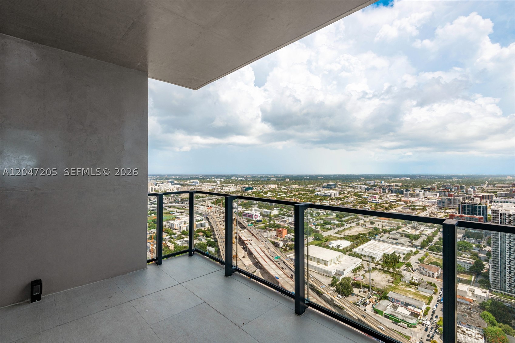 image E11EVEN Hotel & Residences14