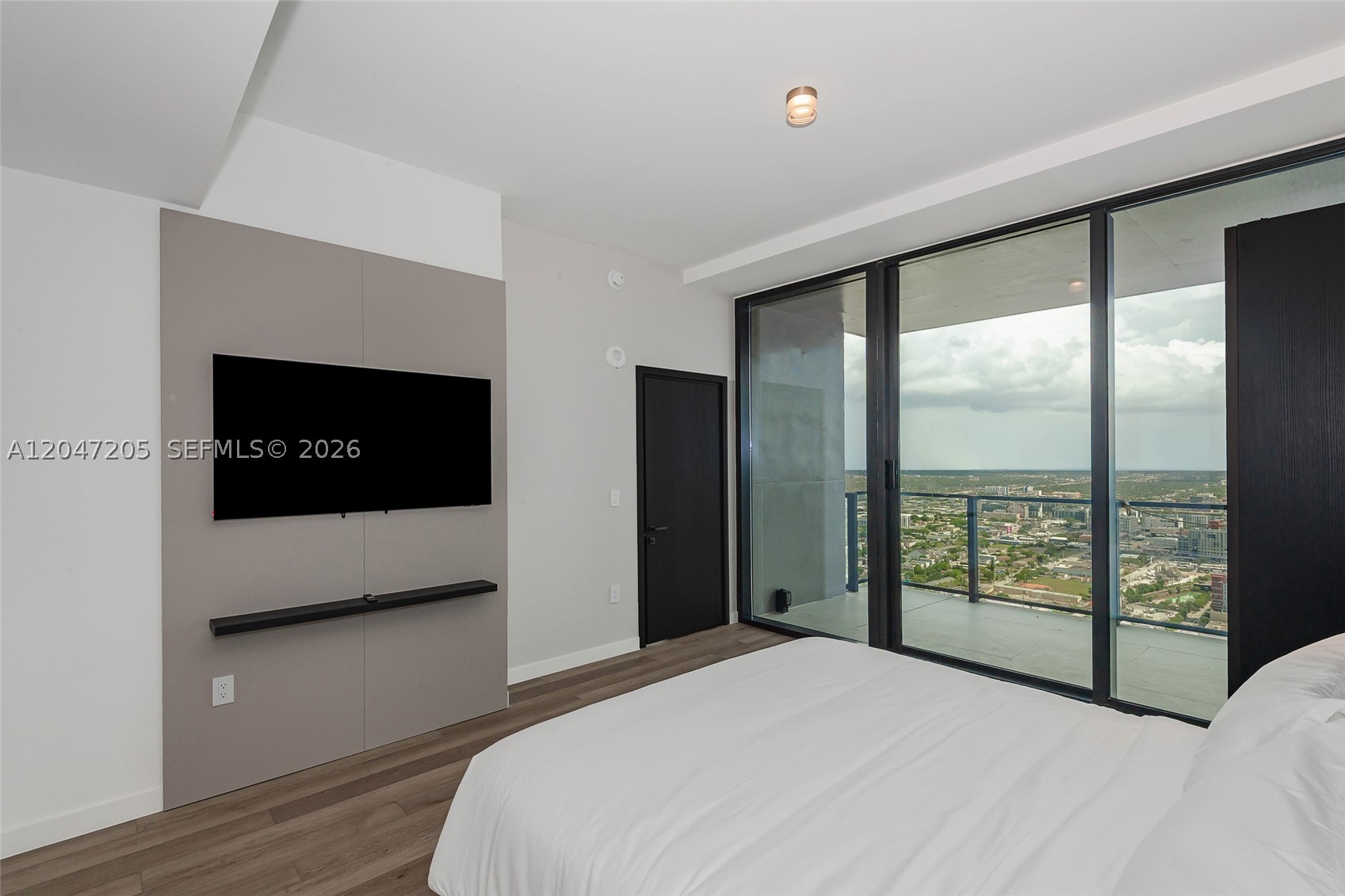 image E11EVEN Hotel & Residences18