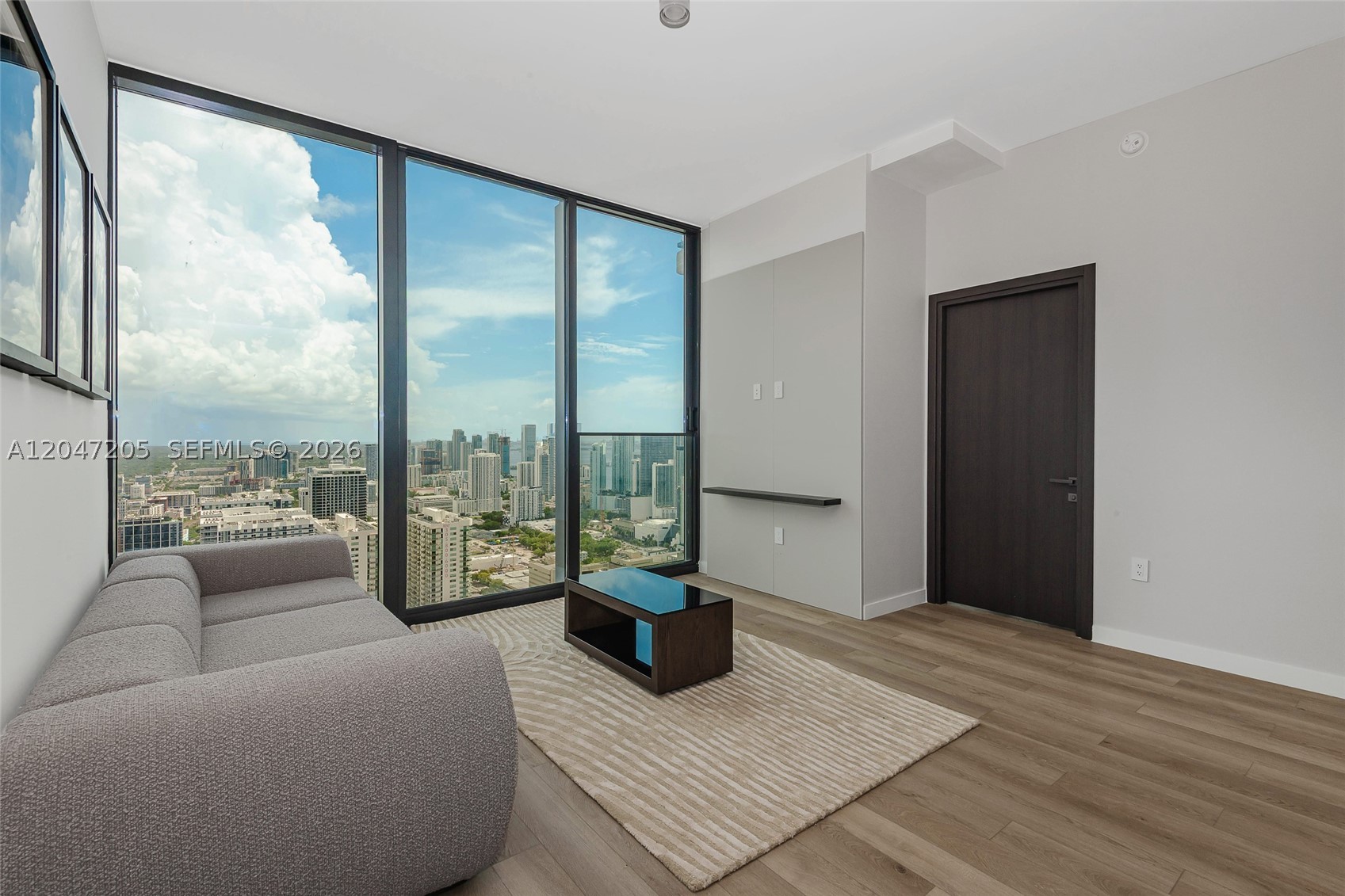 image E11EVEN Hotel & Residences6