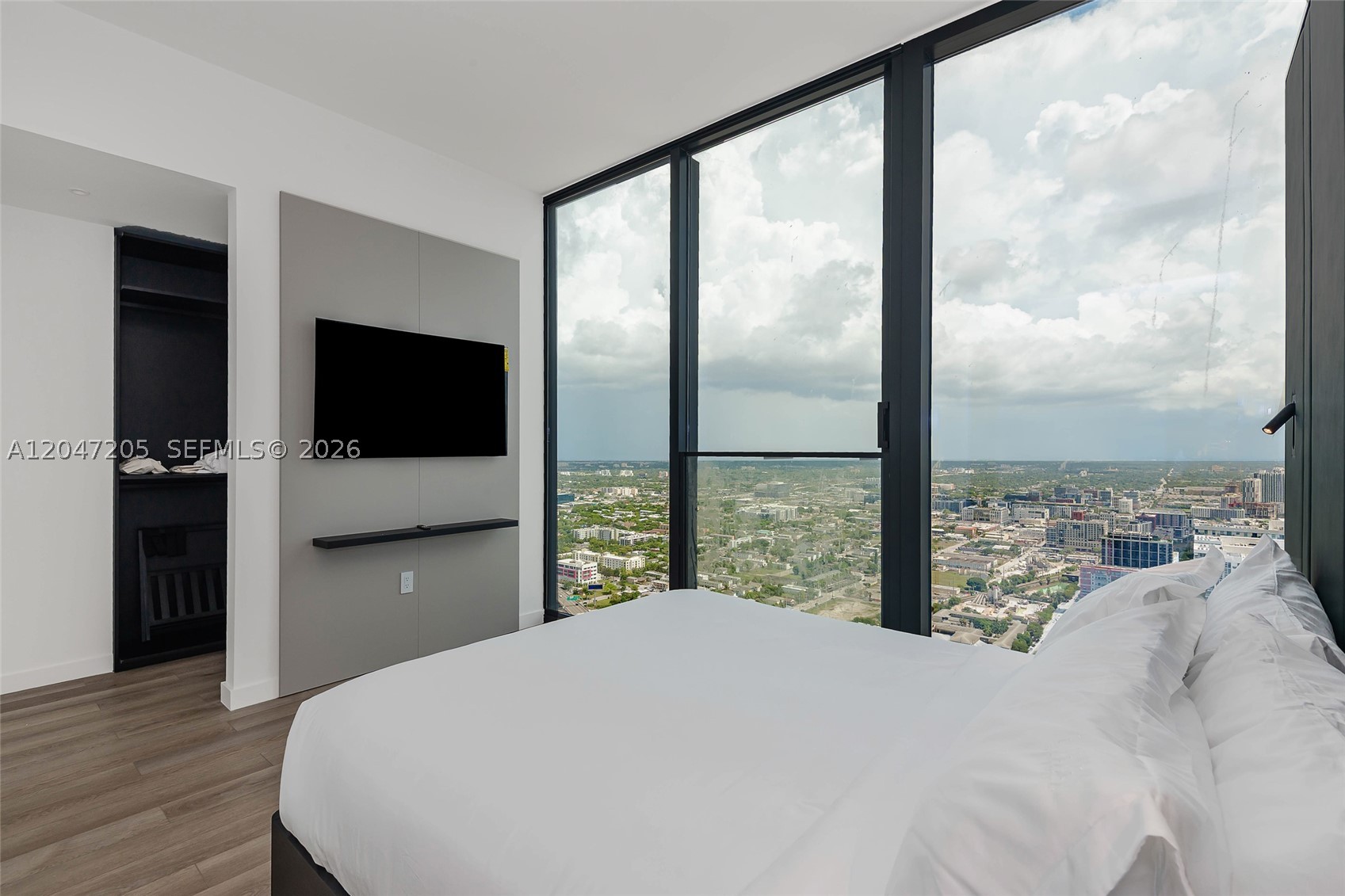 image E11EVEN Hotel & Residences7