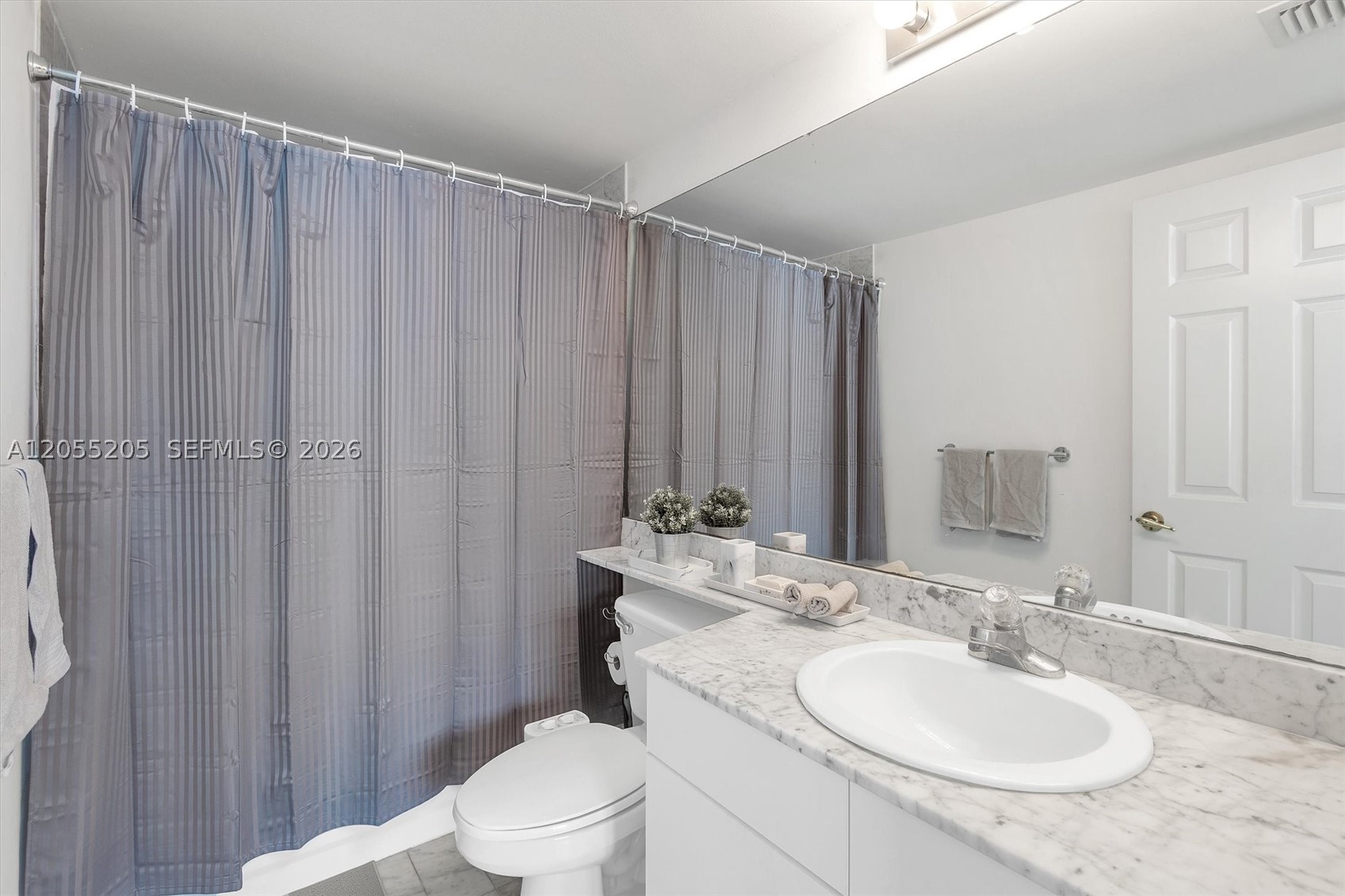 800 Claughton Is Dr #1204 Miami, FL 33131