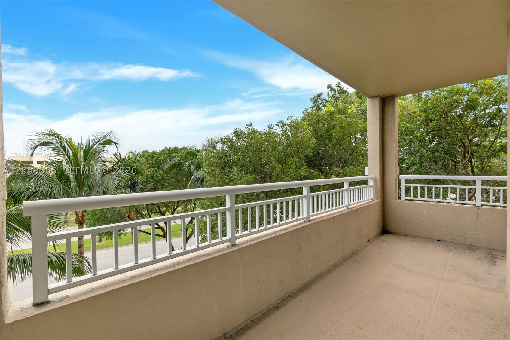 19501 W Country Clb Dr #309