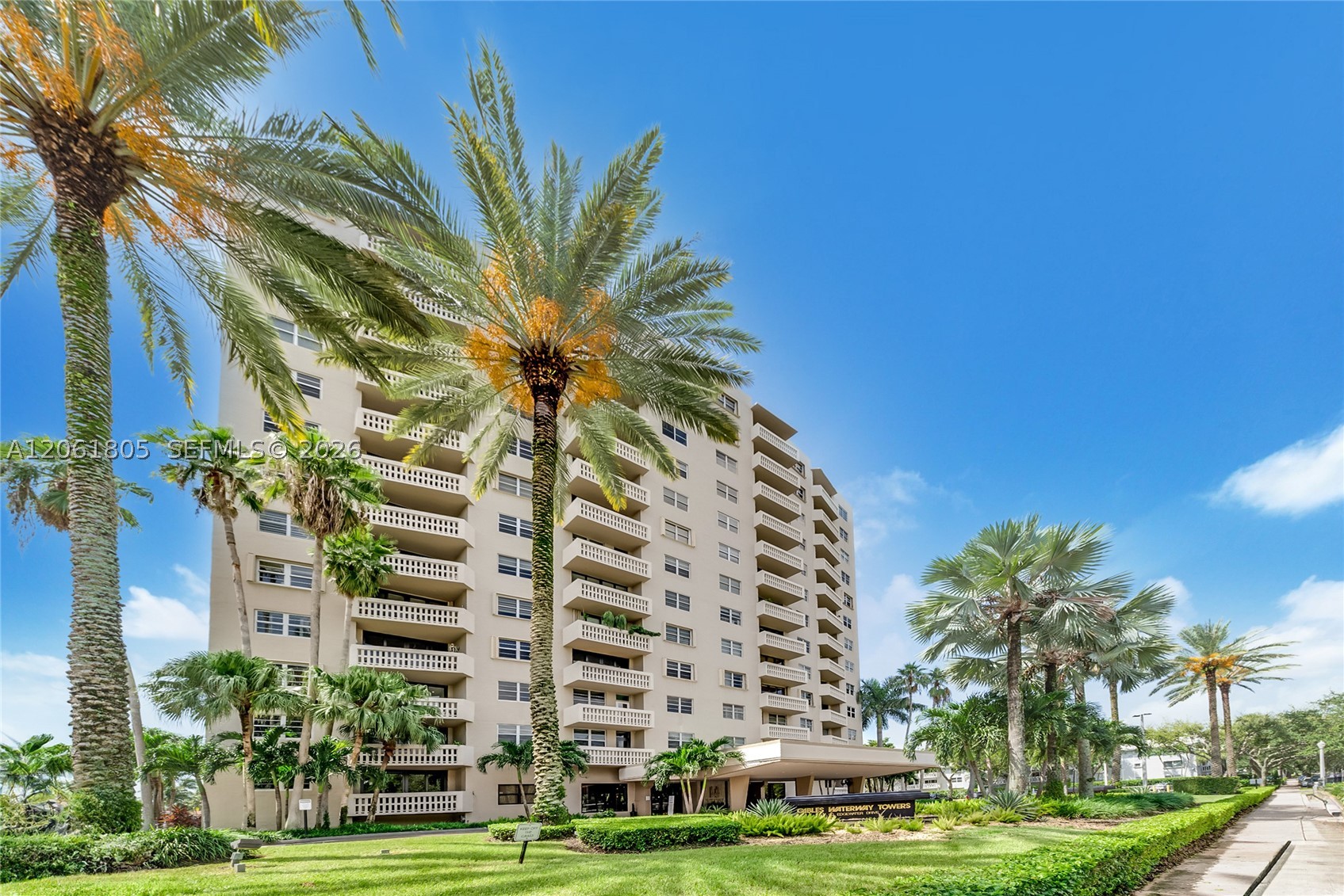 90 Edgewater Dr #501