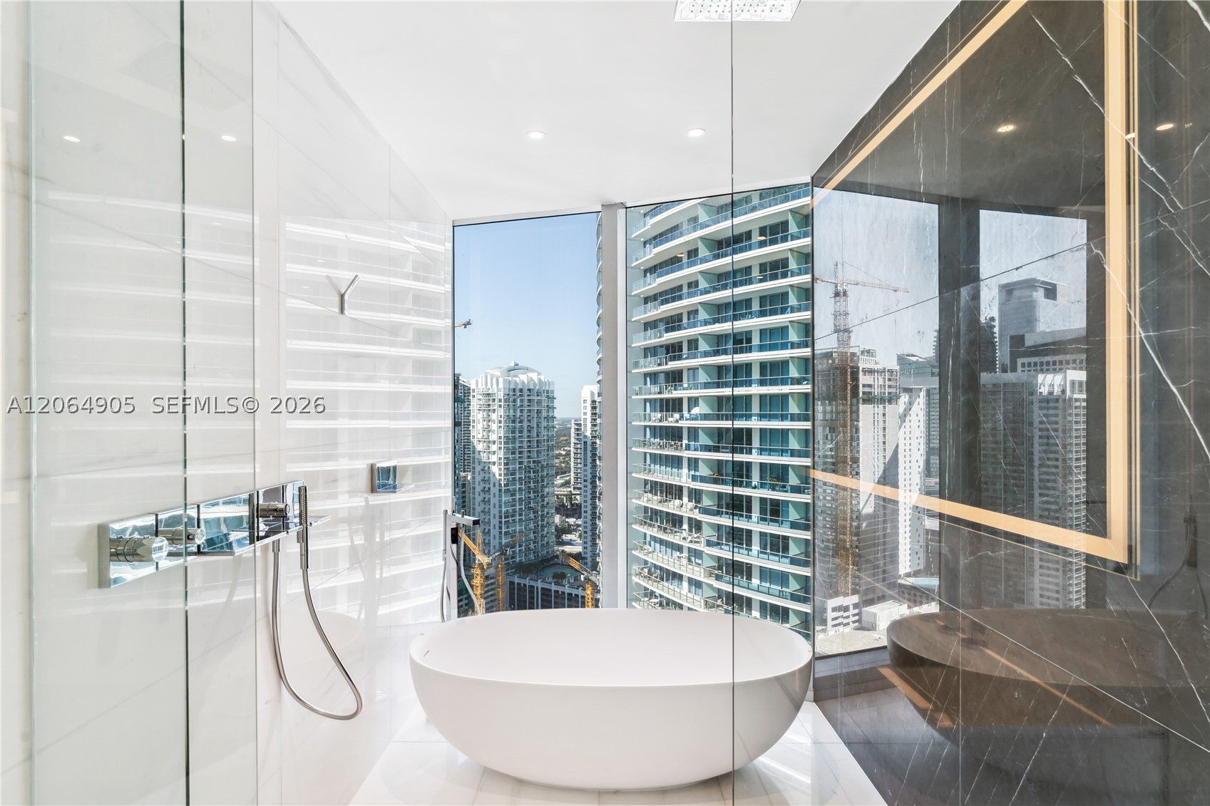 image Aston Martin Residences11