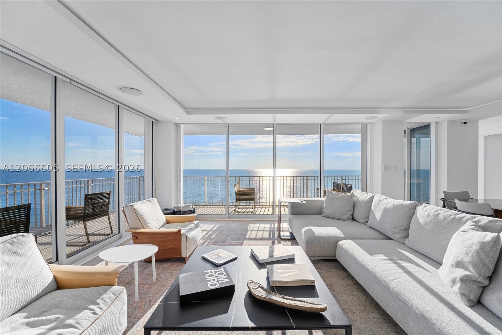 881 Ocean Dr #11H