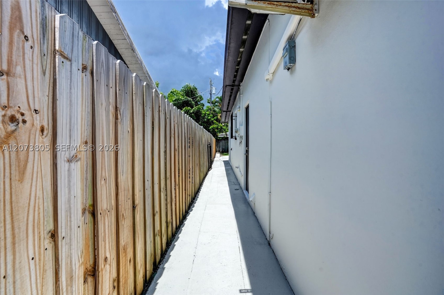 1667 SW 10th St Miami, FL 33135