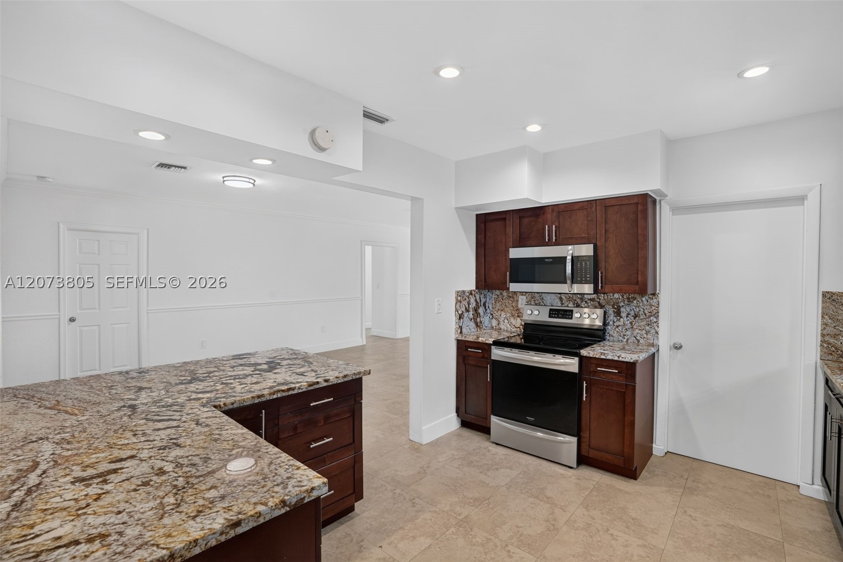 1667 SW 10th St Miami, FL 33135