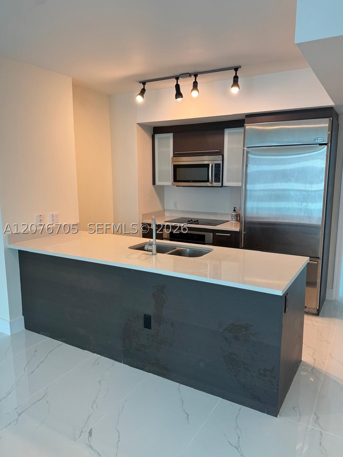 image 500 Brickell East5