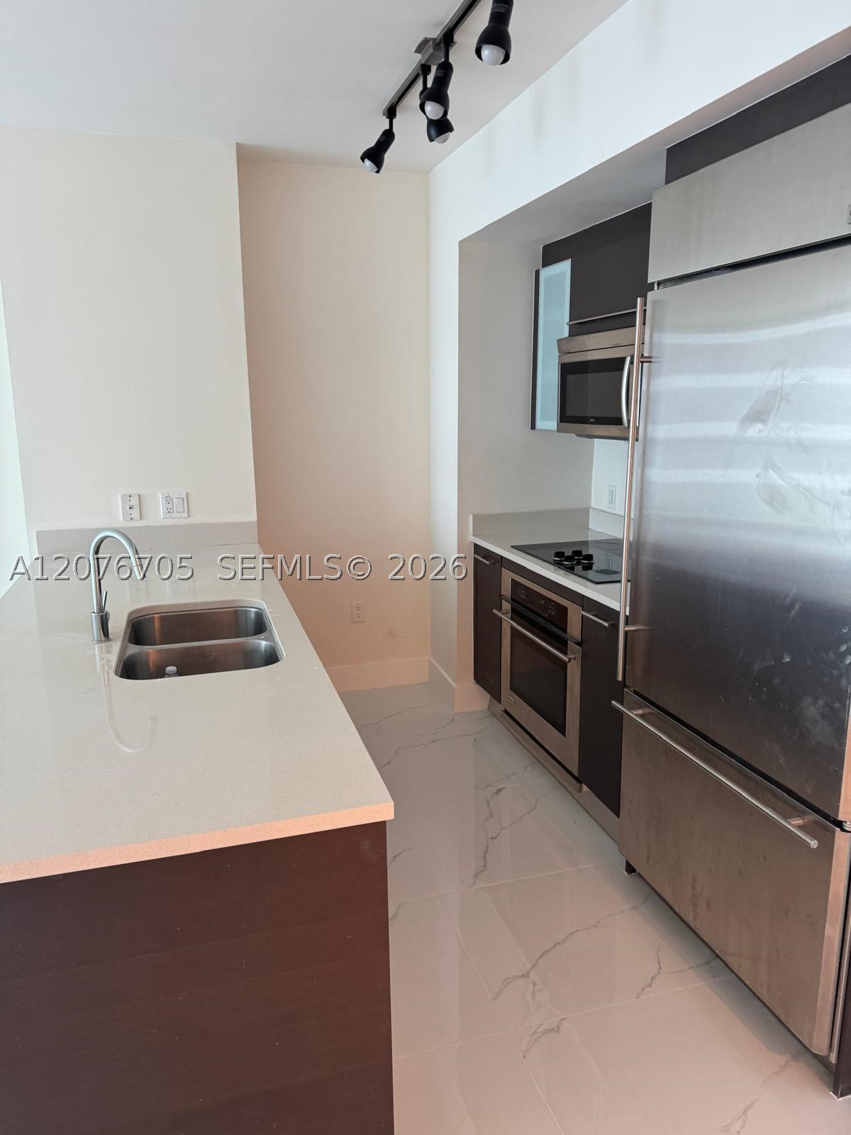 image 500 Brickell East7