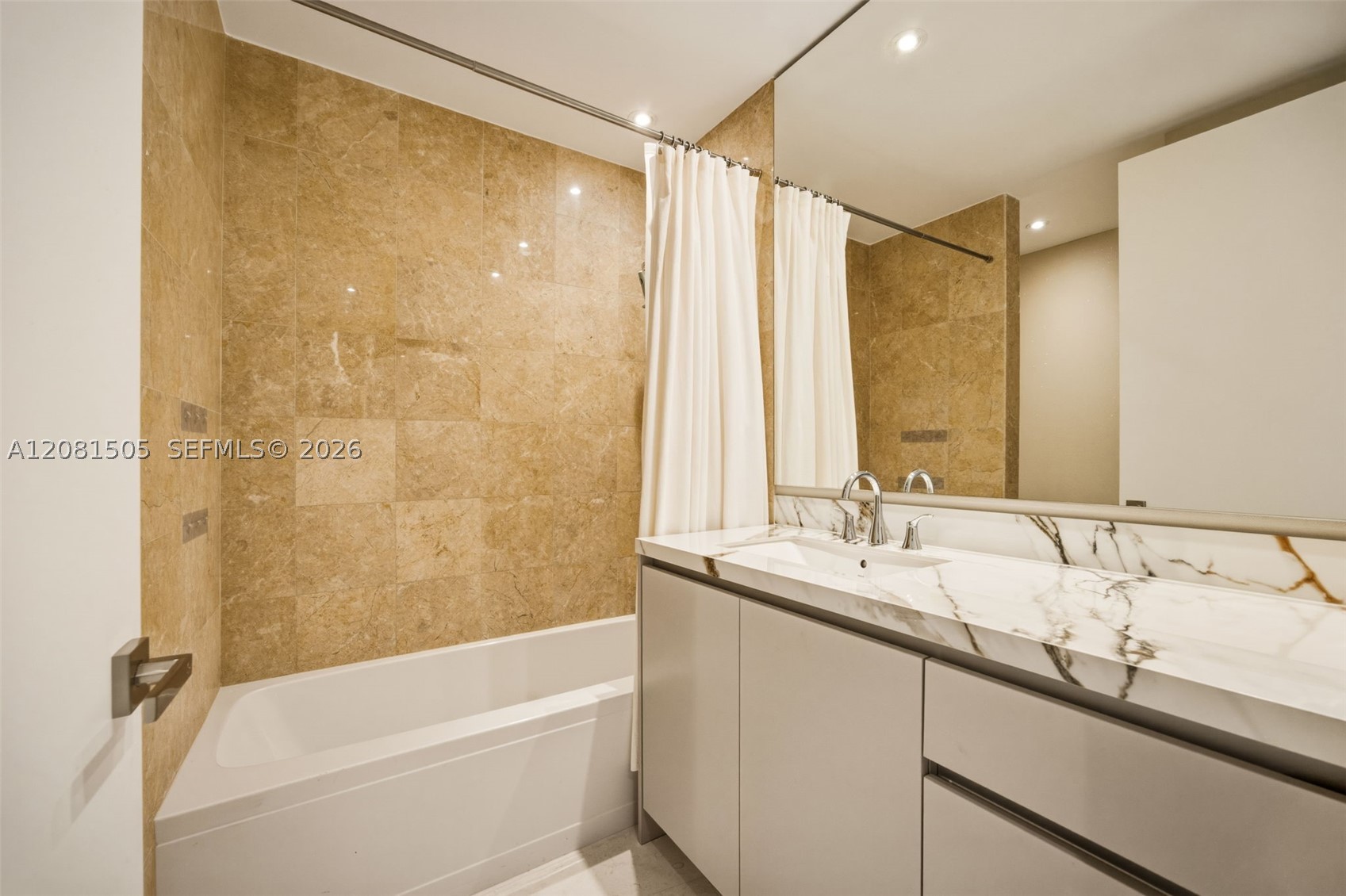 901 Brickell Key Blvd #3708 Miami, FL 33131
