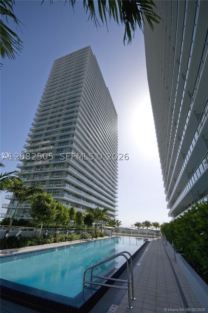 image Axis on Brickell South16