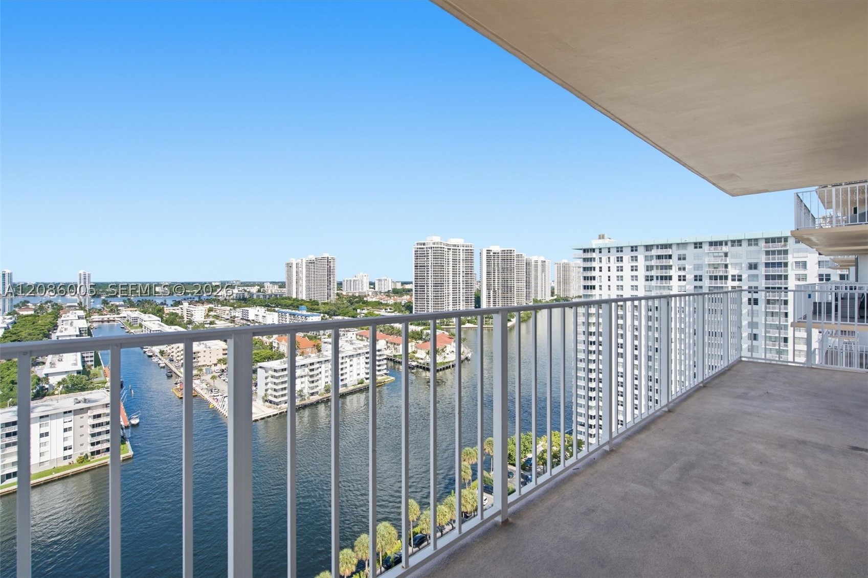 image Winston Towers 70012