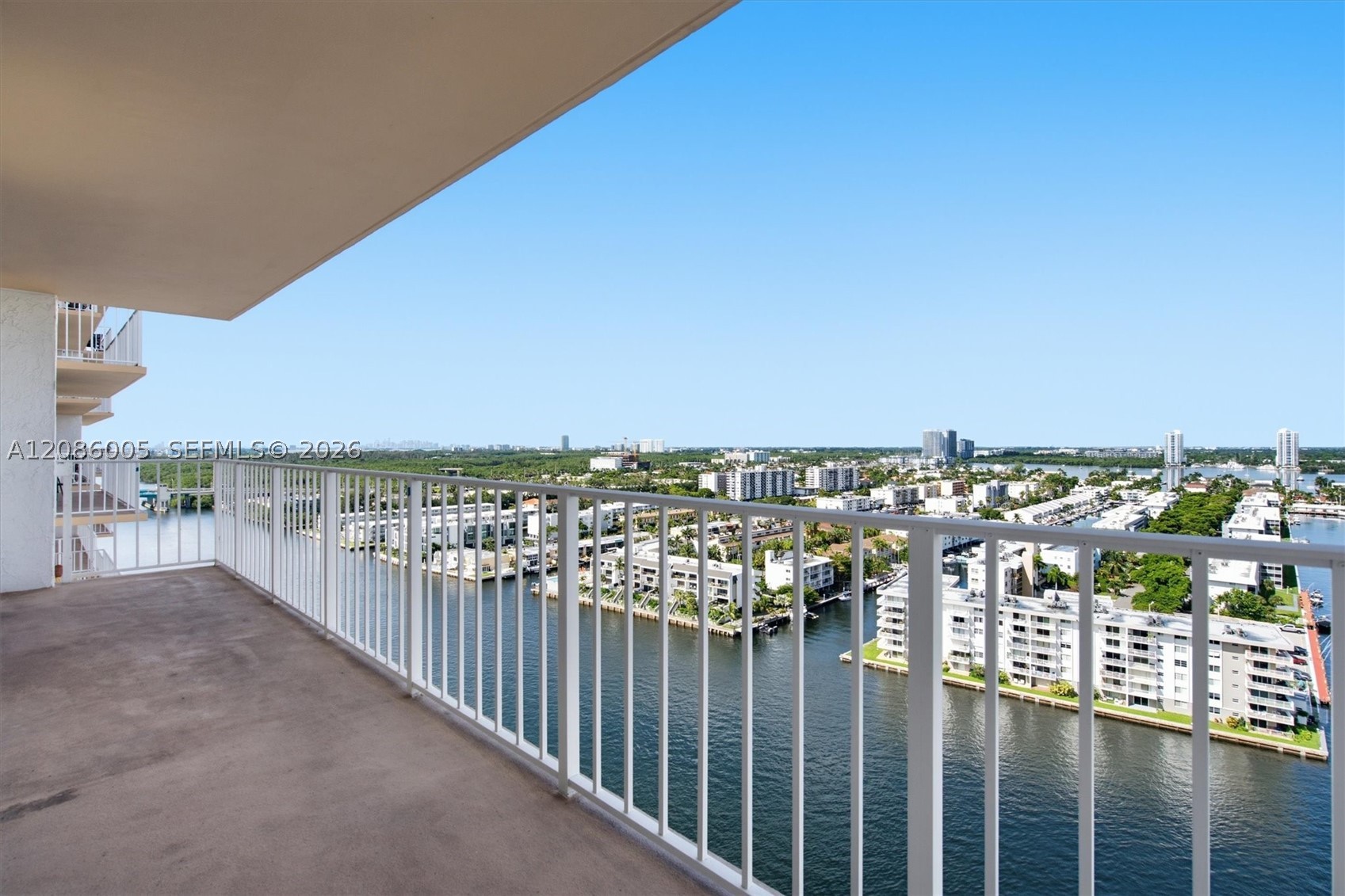 image Winston Towers 70013