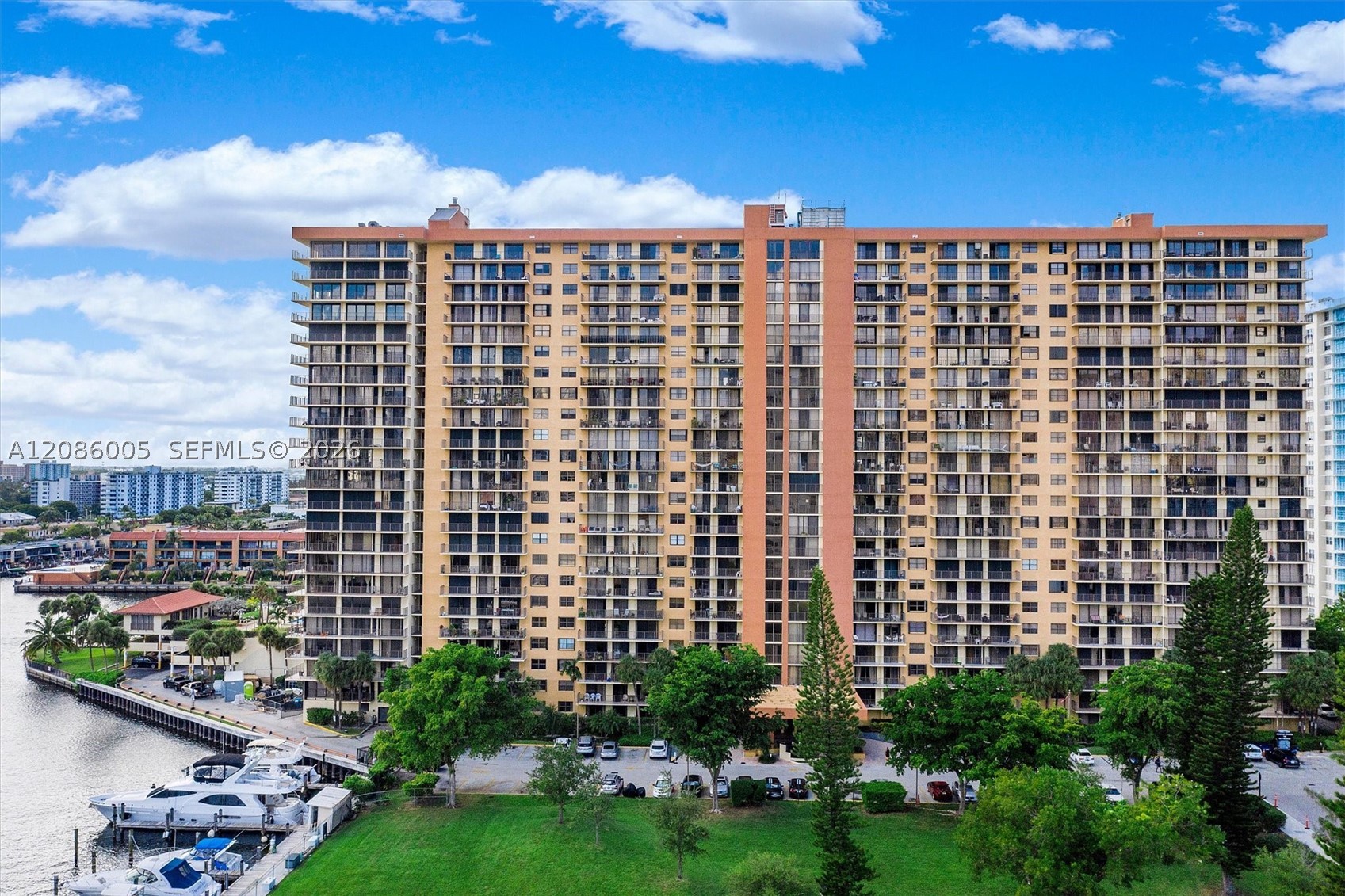 image Winston Towers 70014