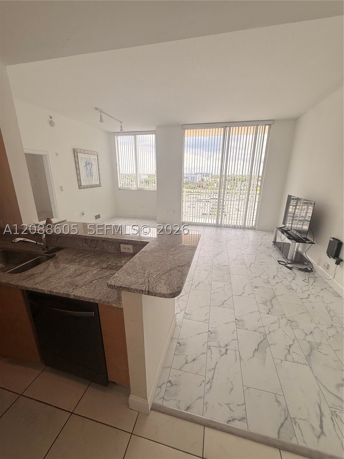 image The Venture at Aventura9