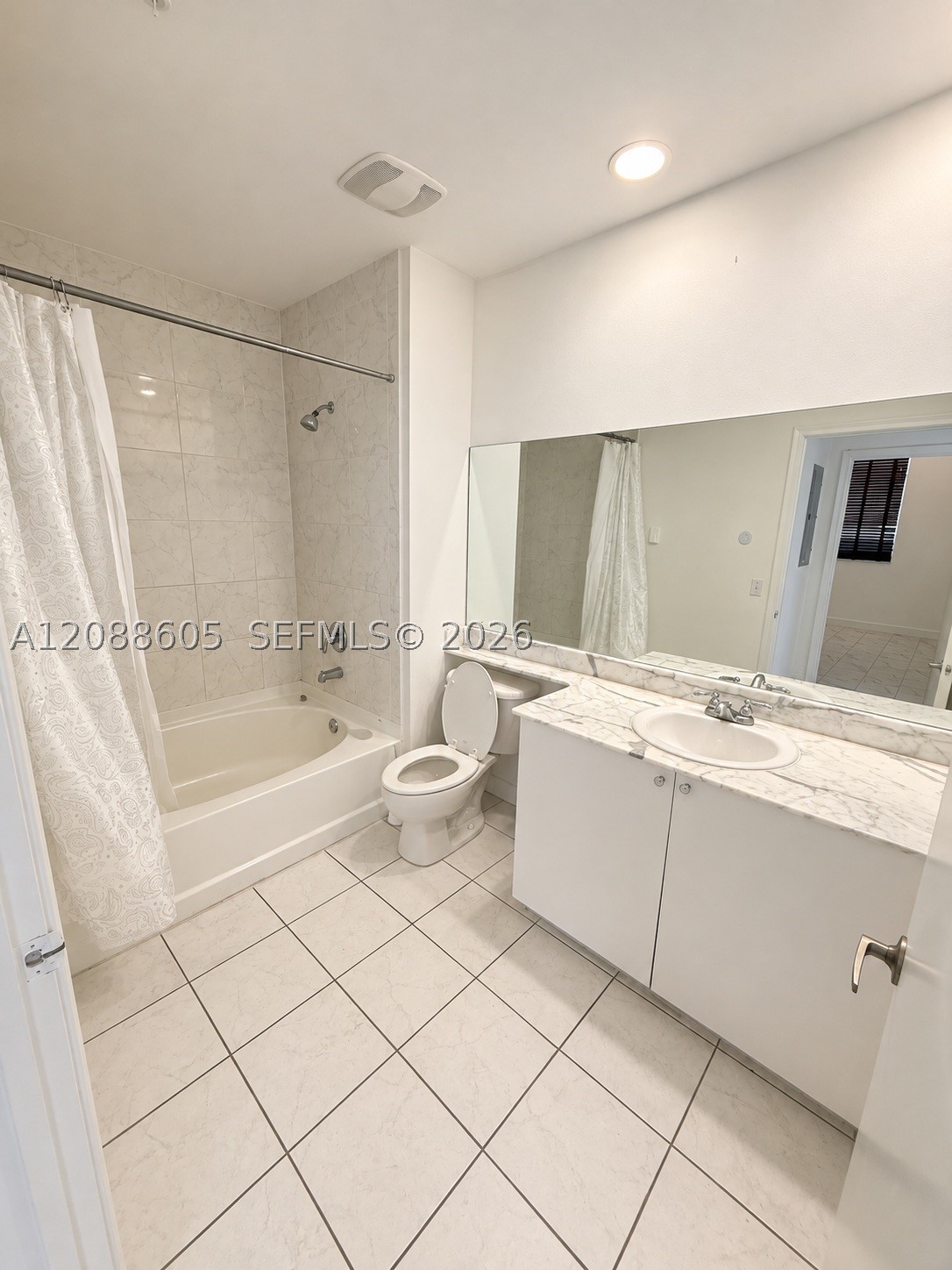 image The Venture at Aventura12