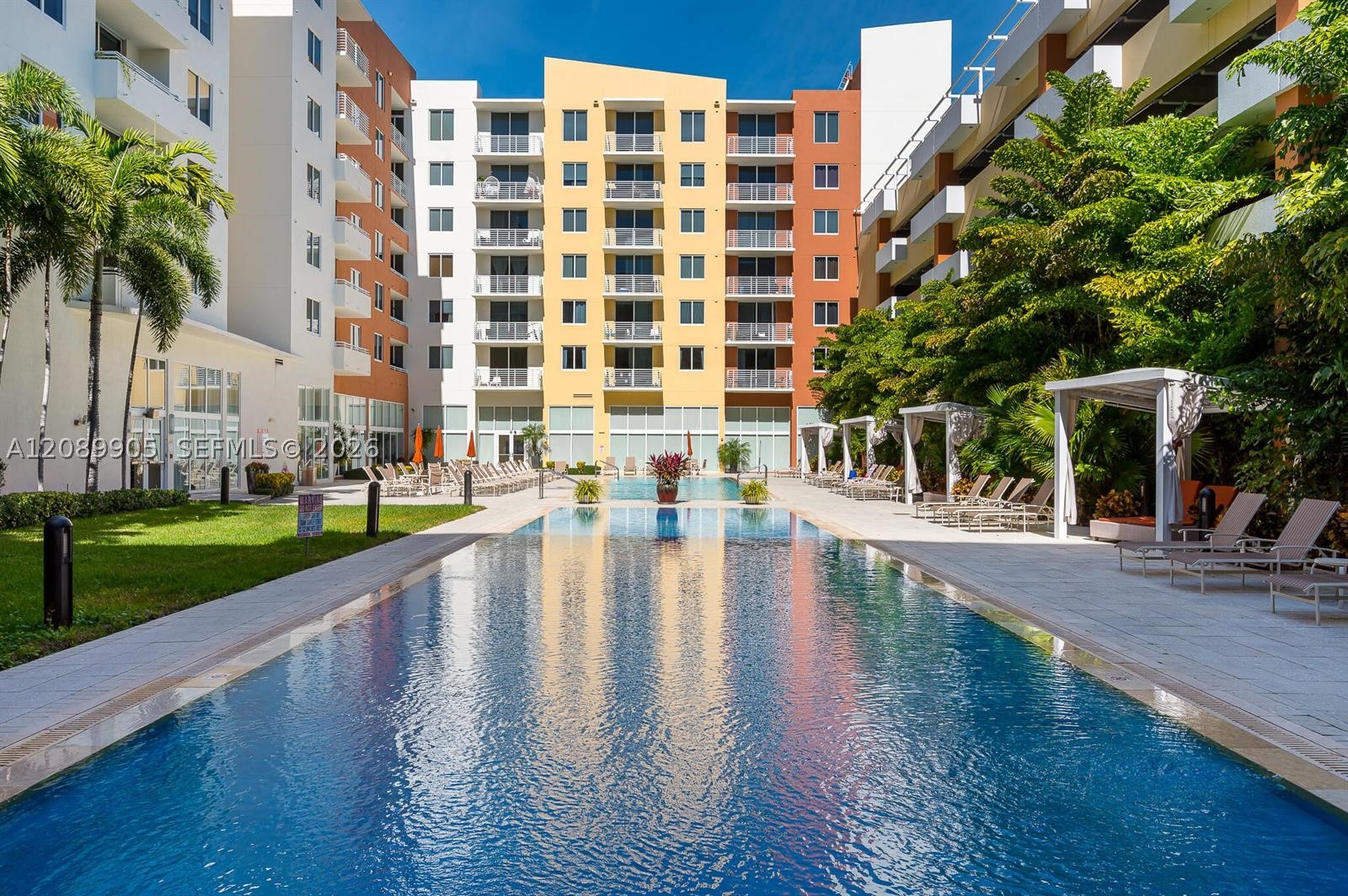 image The Venture at Aventura0