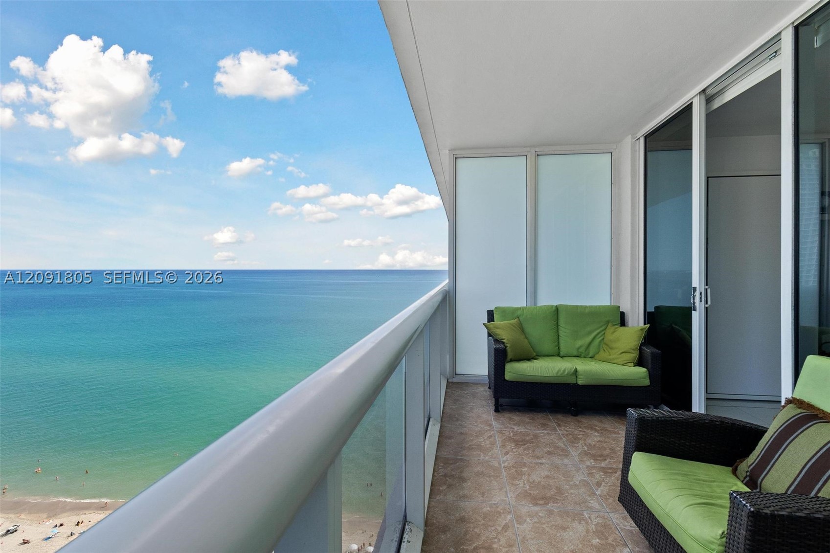 image Beach Club 21