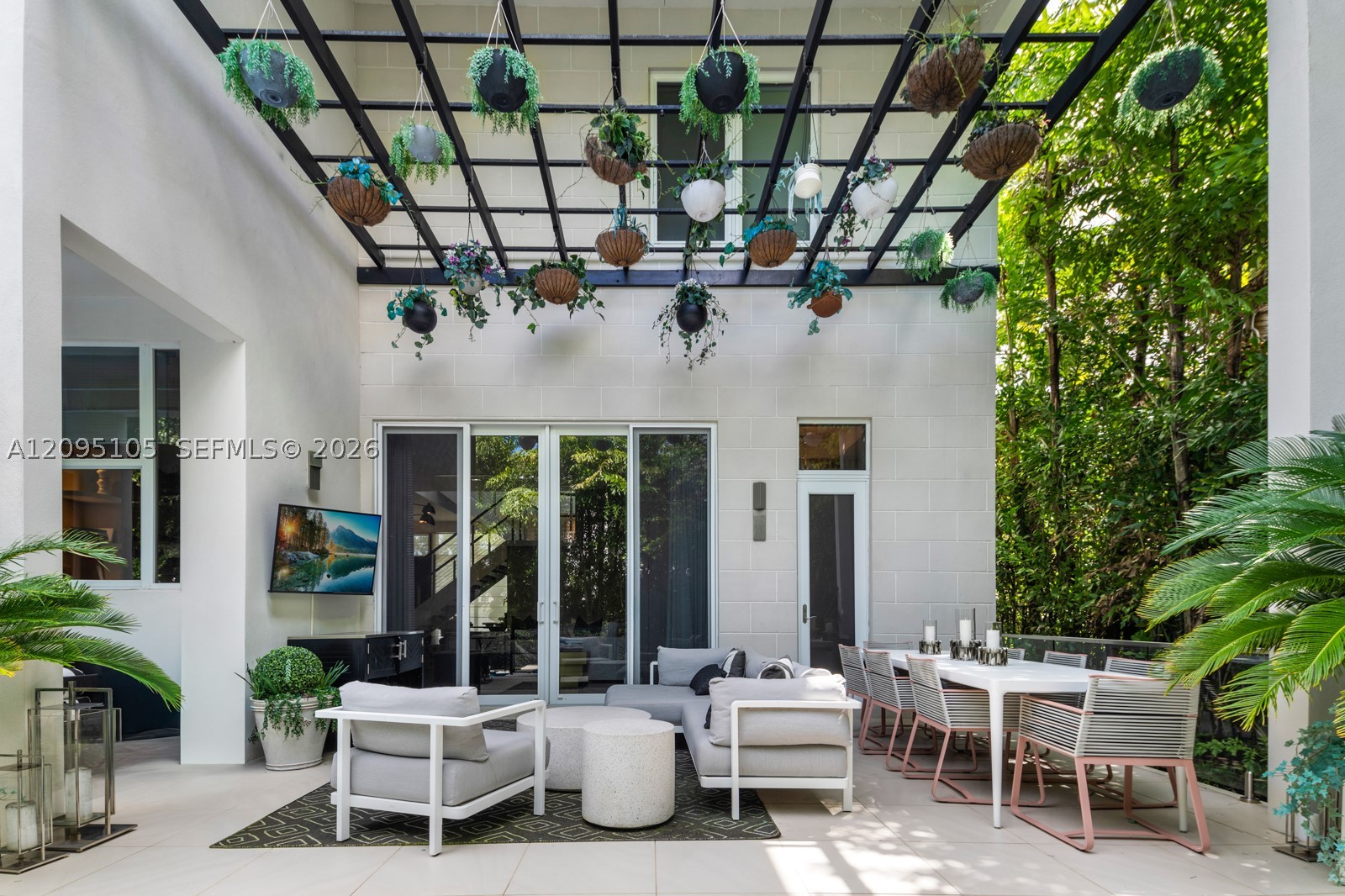 737 W 49th St Miami Beach, FL 33140