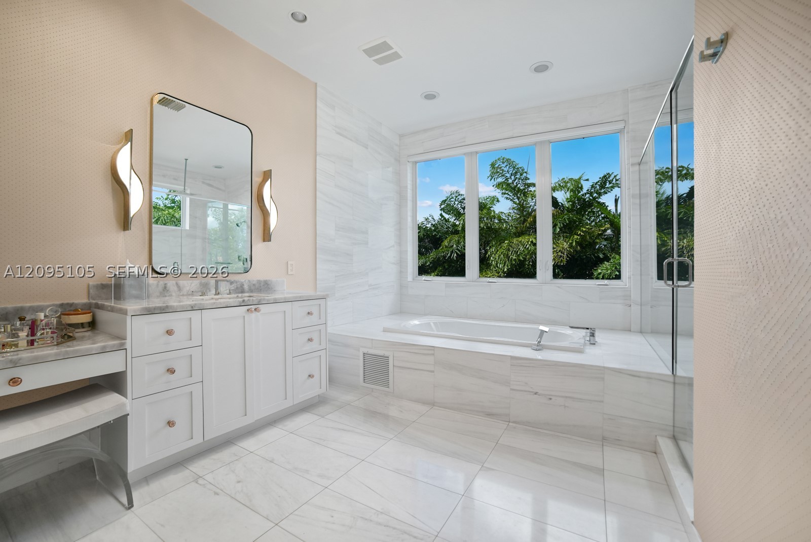737 W 49th St Miami Beach, FL 33140